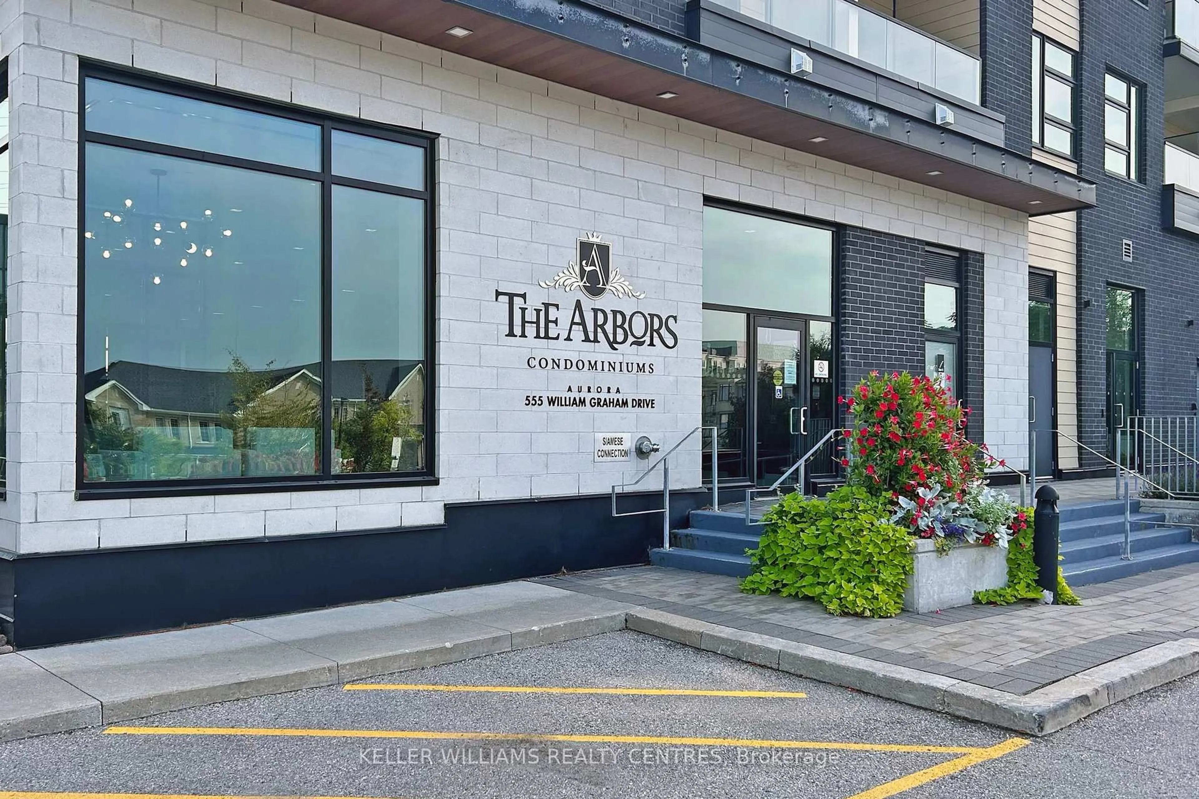 Unknown for 555 William Graham Dr #101, Aurora Ontario L4G 3H9
