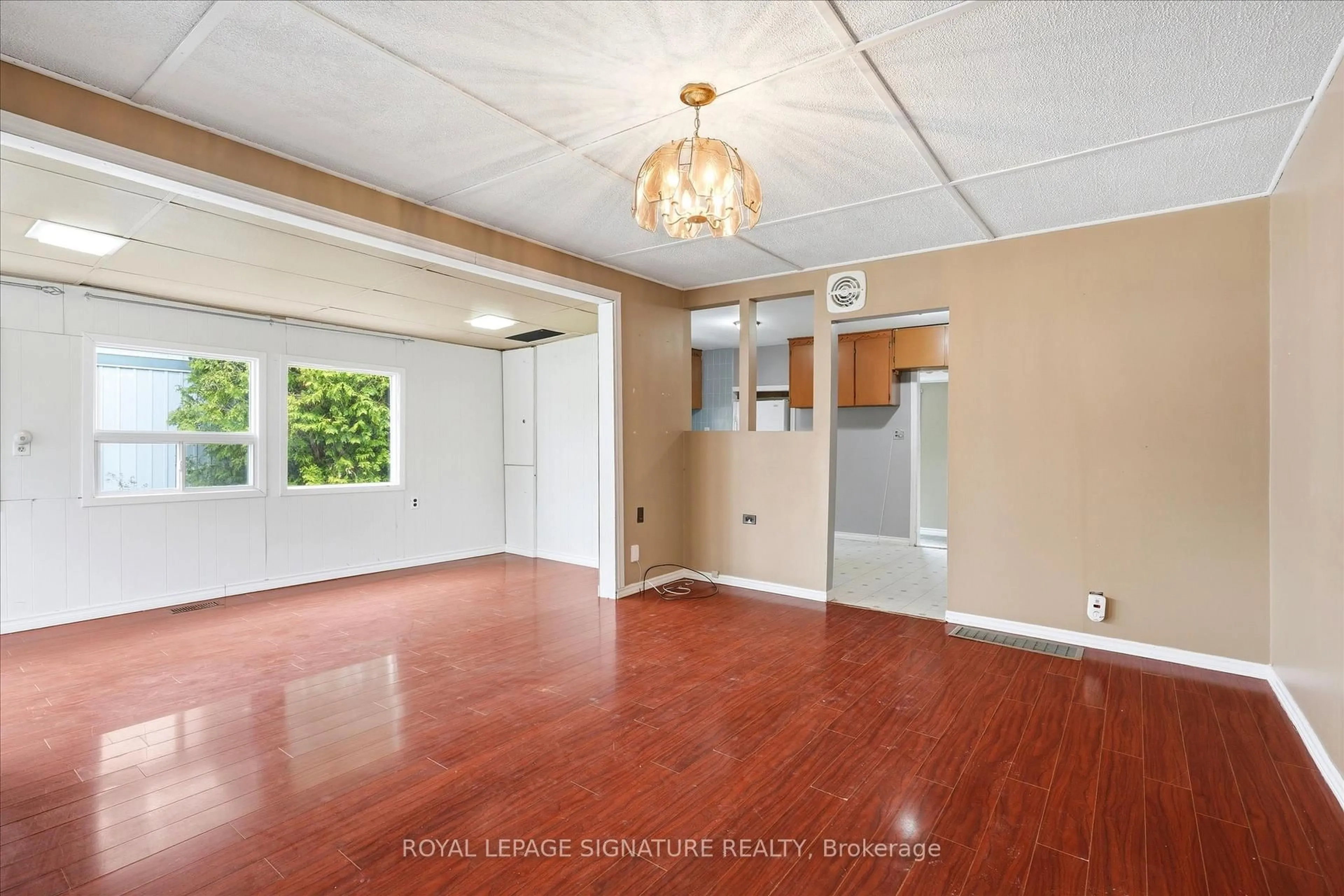 A pic of a room for 54 Farley Circ, Georgina Ontario L0E 1S0