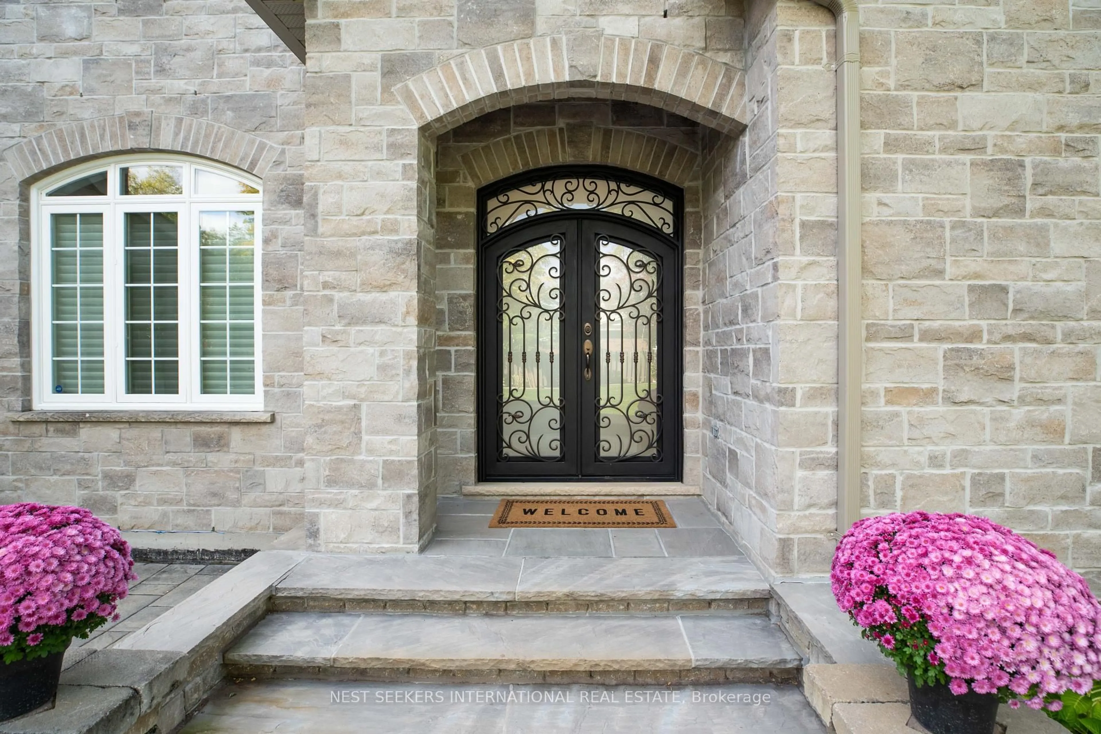 Indoor entryway for 170 Cedar Beach Rd, Brock Ontario L0K 1A0