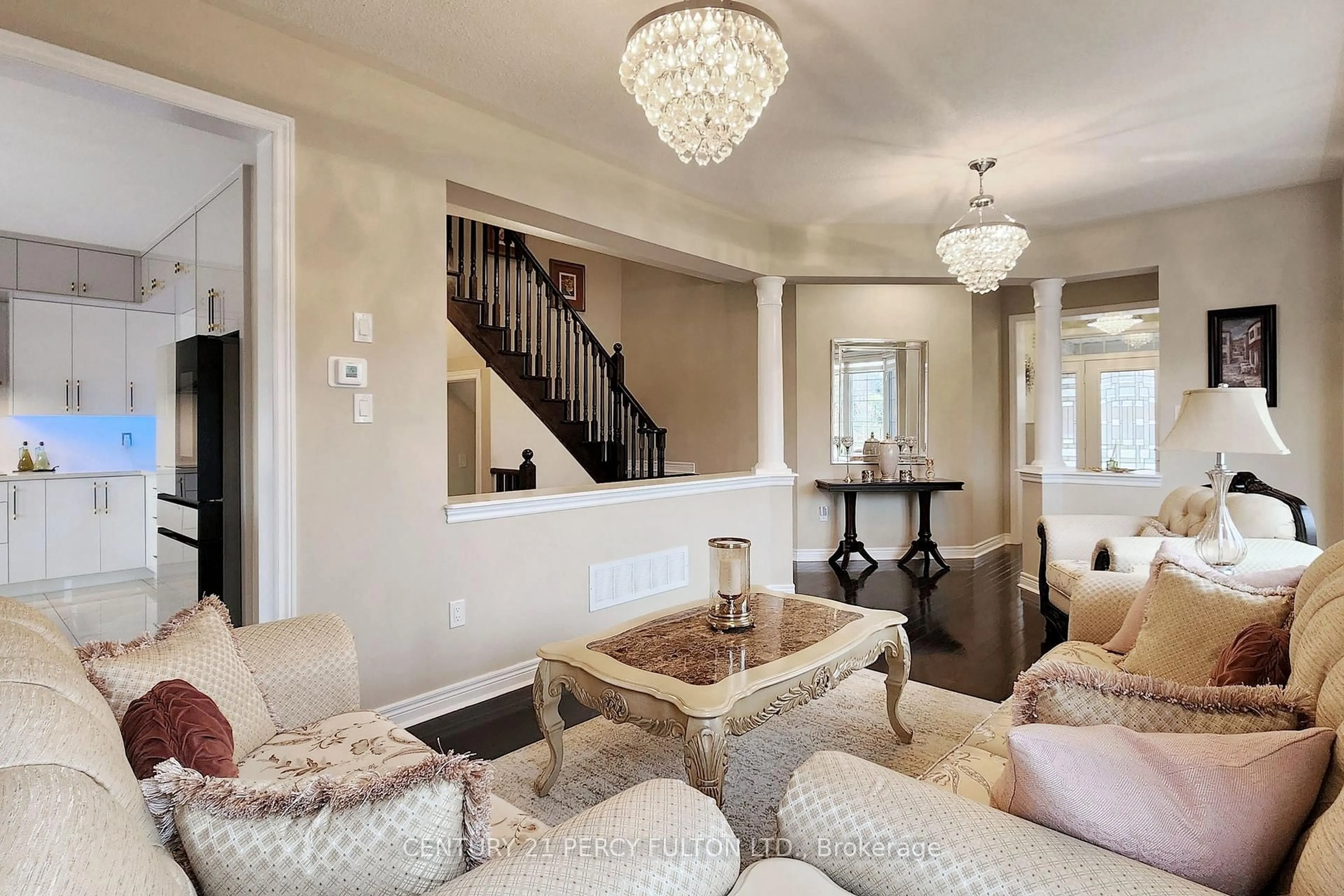 Living room with furniture, unknown for 39 Jocada Crt, Richmond Hill Ontario L4E 0Z5