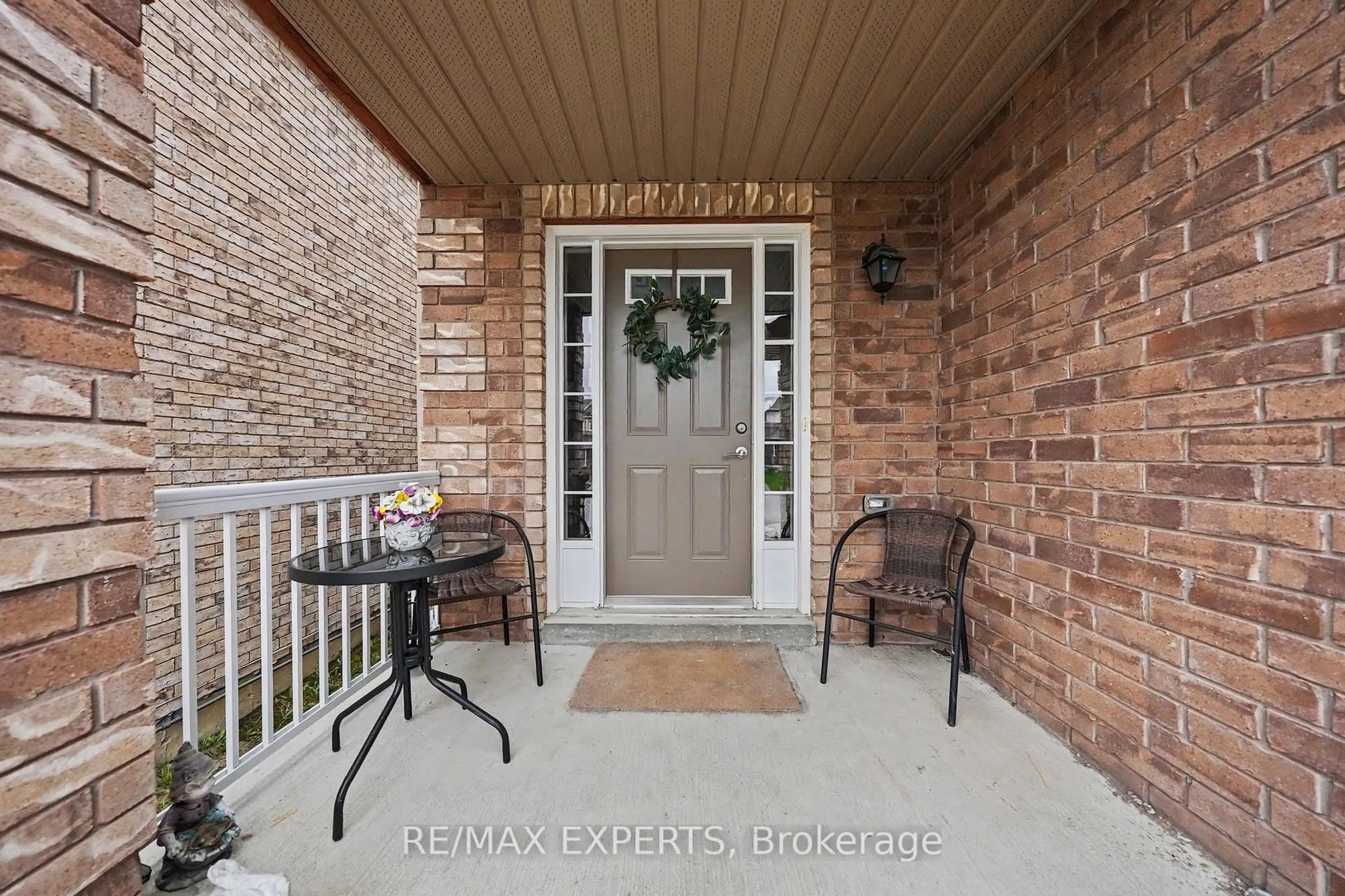 Indoor entryway for 1261 Benson St, Innisfil Ontario L9S 0G4