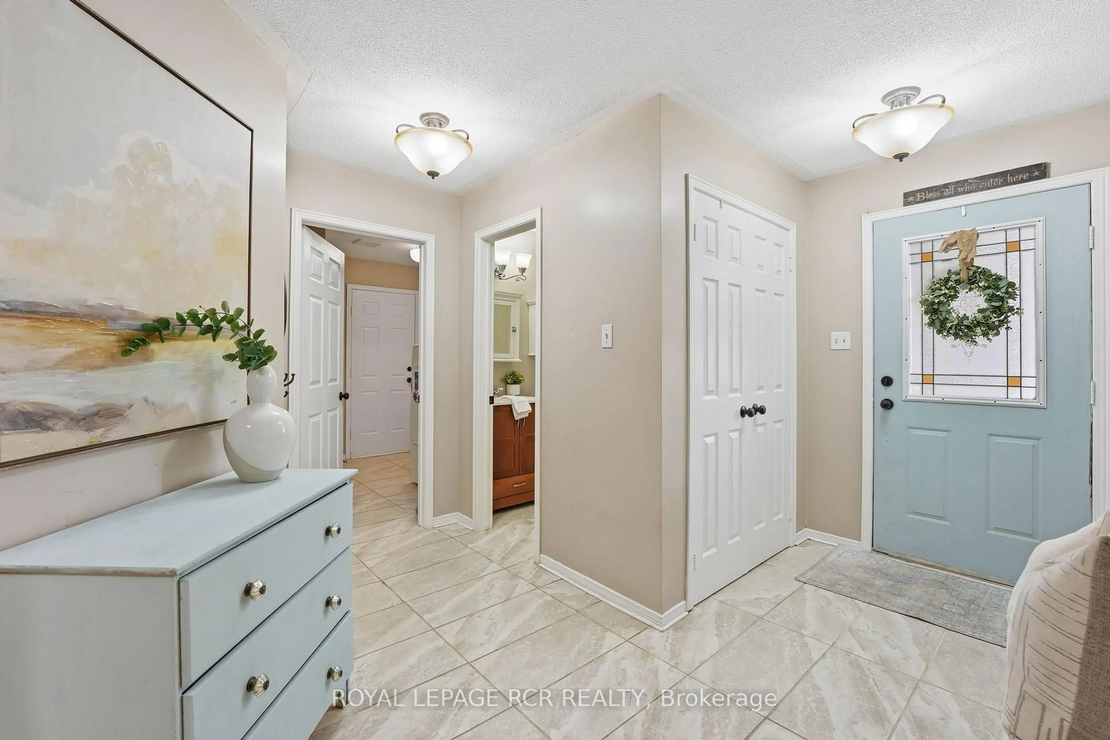 Indoor entryway for 59 Dawlish Ave, Aurora Ontario L4G 6R4