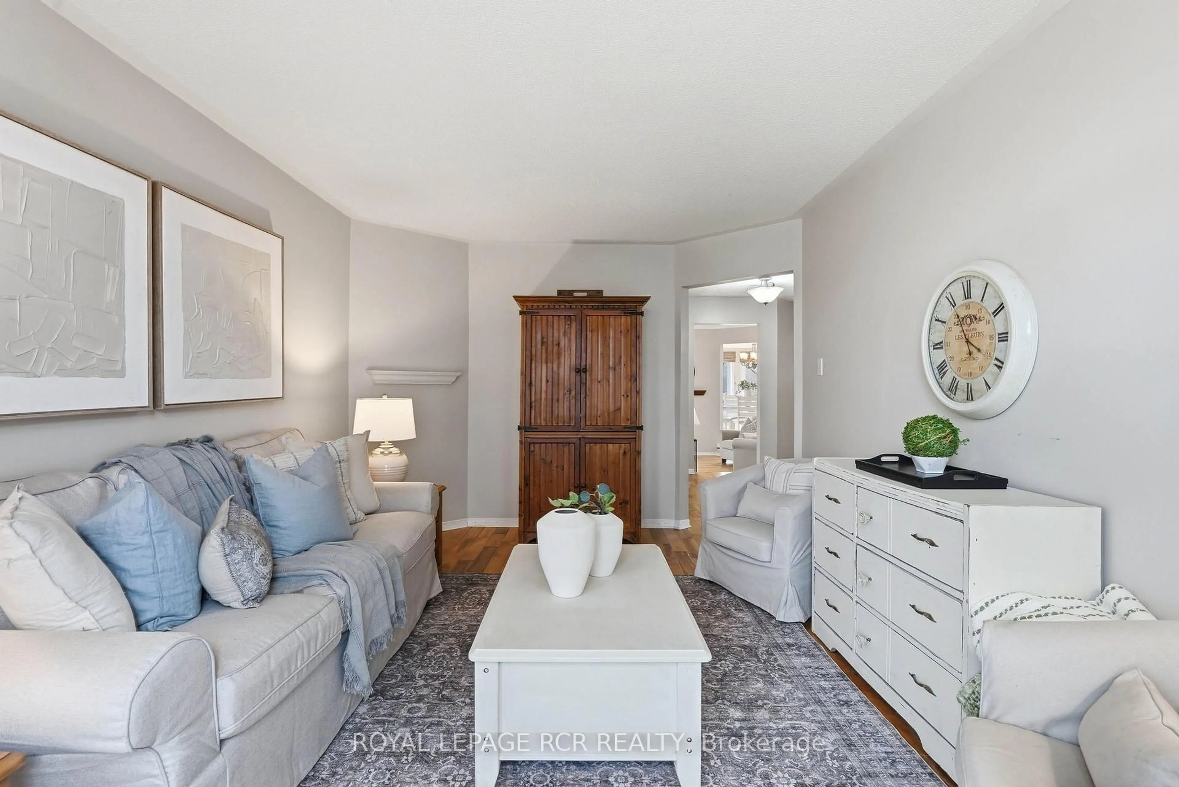 Living room with furniture, unknown for 59 Dawlish Ave, Aurora Ontario L4G 6R4