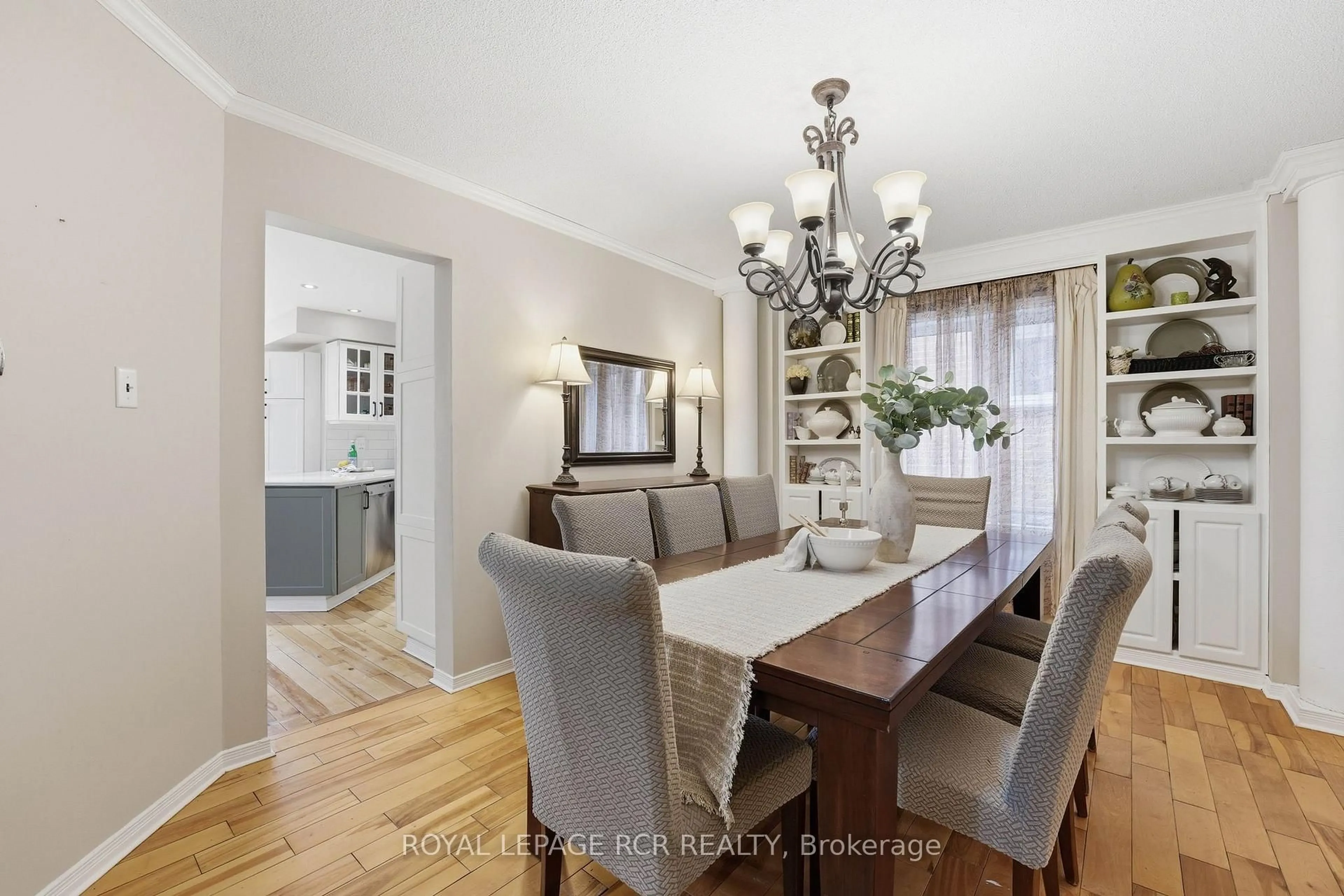 Dining room, wood/laminate floor for 59 Dawlish Ave, Aurora Ontario L4G 6R4