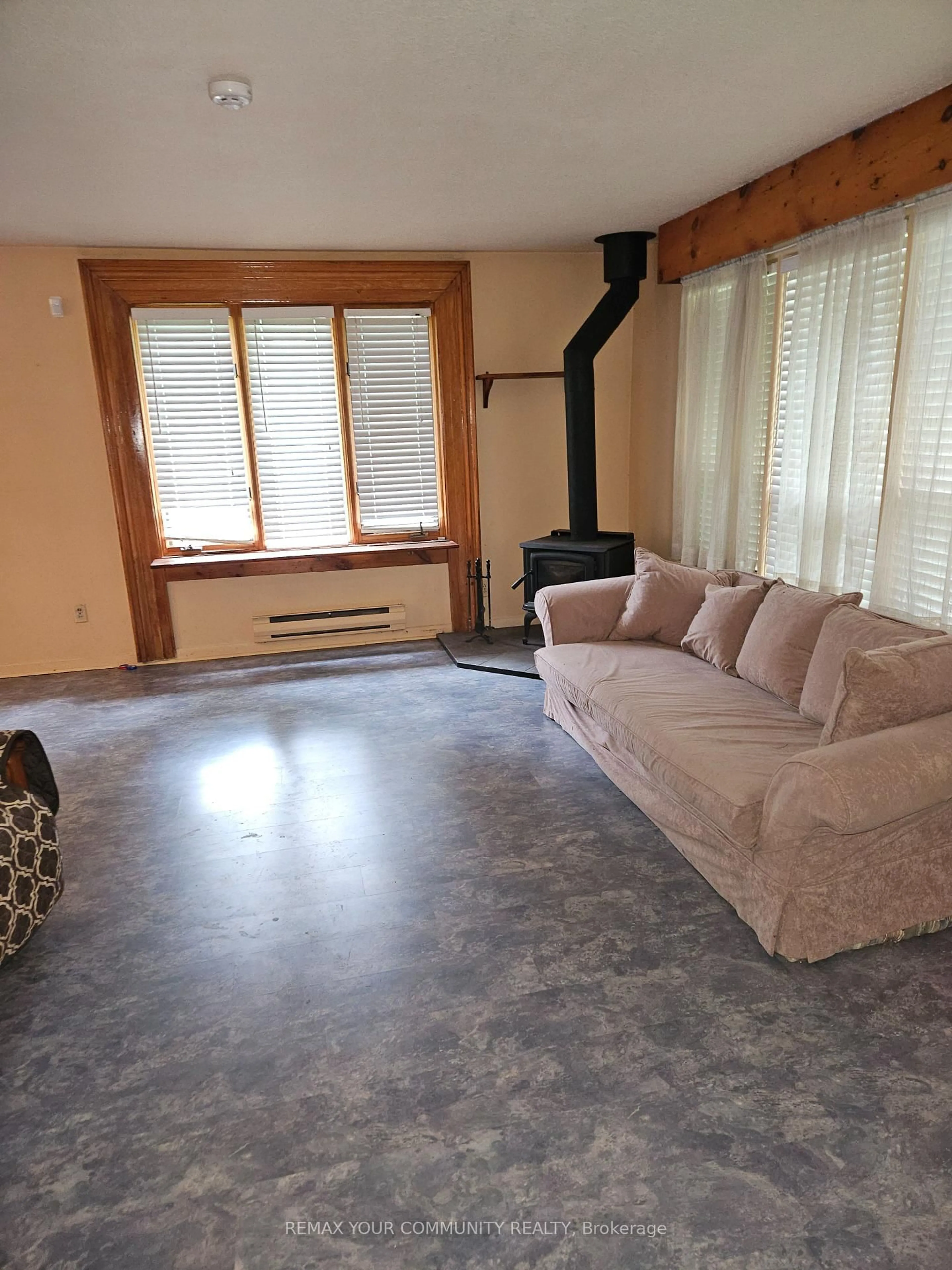 Living room with furniture, unknown for 11419 Bathurst St, Richmond Hill Ontario L4S 1J9