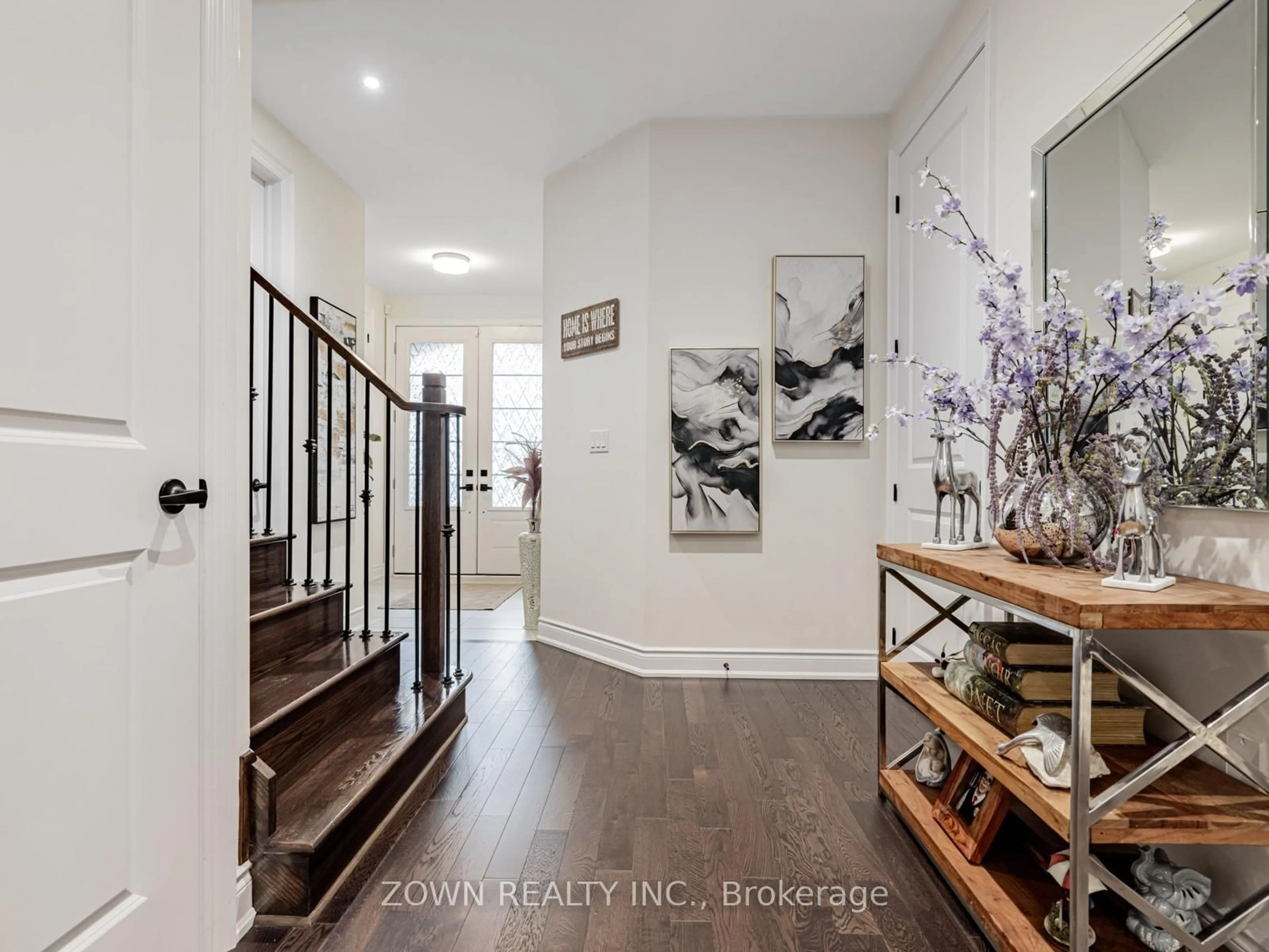 Indoor entryway for 1352 Blackmore St, Innisfil Ontario L9S 0P2