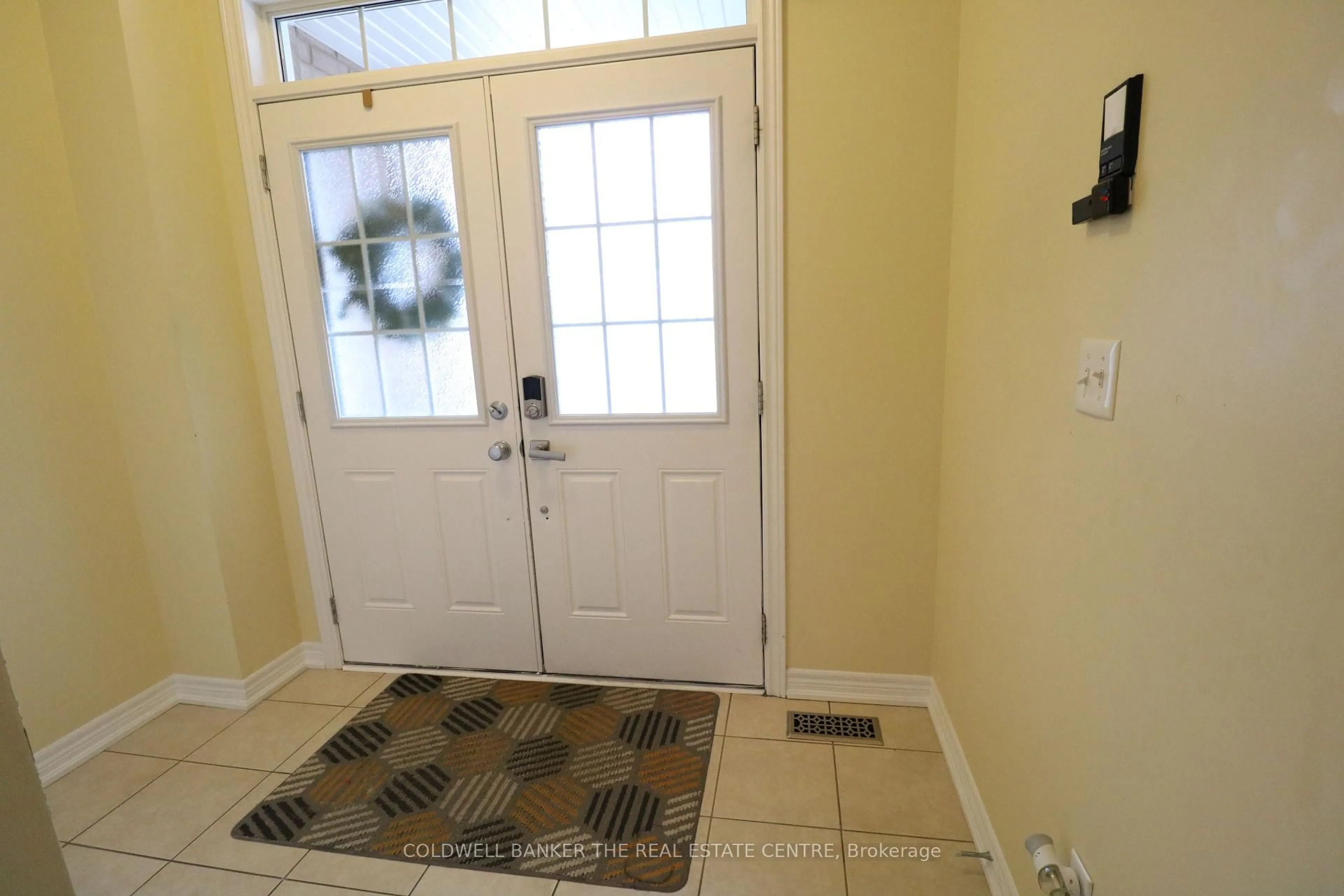 Indoor entryway for 116 Mccann Cres, Bradford West Gwillimbury Ontario L3Z 0M5