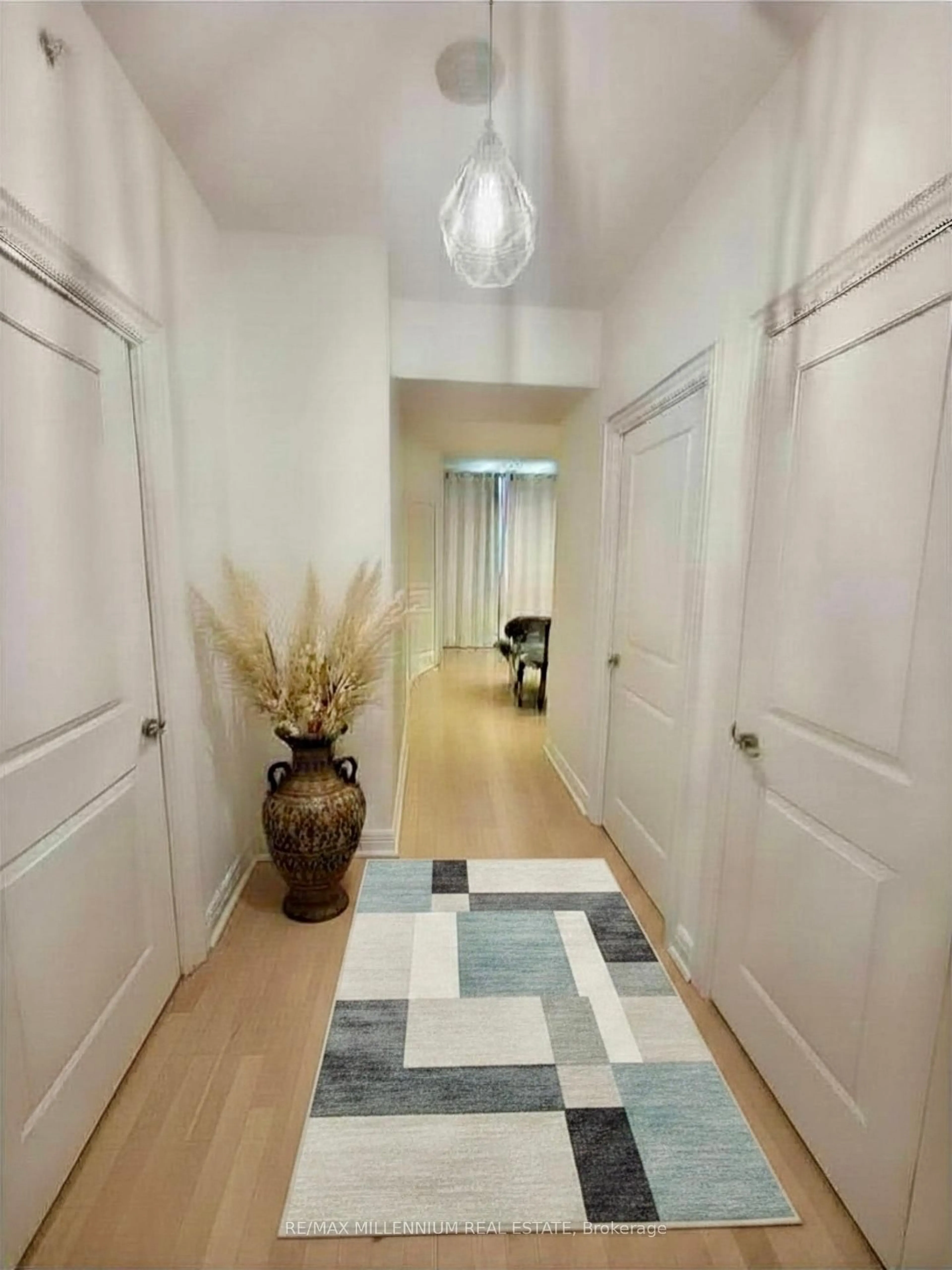Indoor entryway for 89 South Town Centre Blvd #803, Markham Ontario L6G 0E8