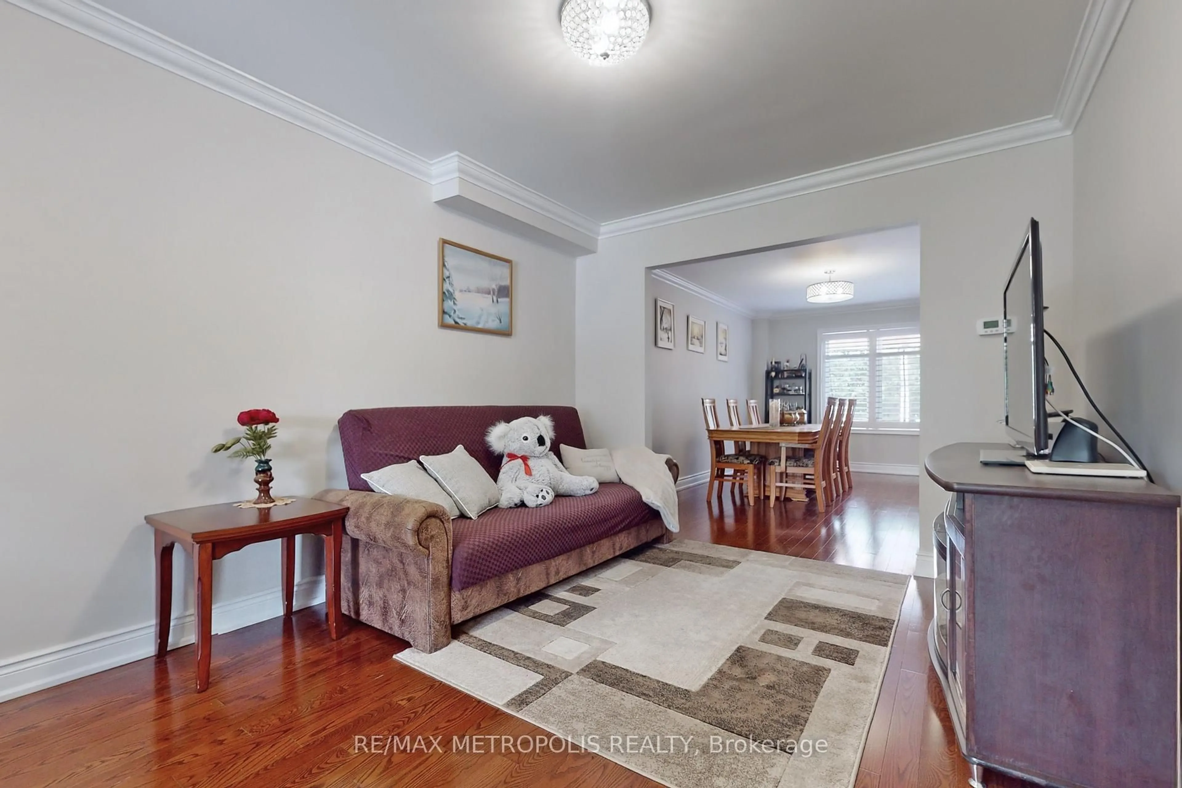 Living room with furniture, unknown for 64 Mandel Cres, Richmond Hill Ontario L4C 9Z7