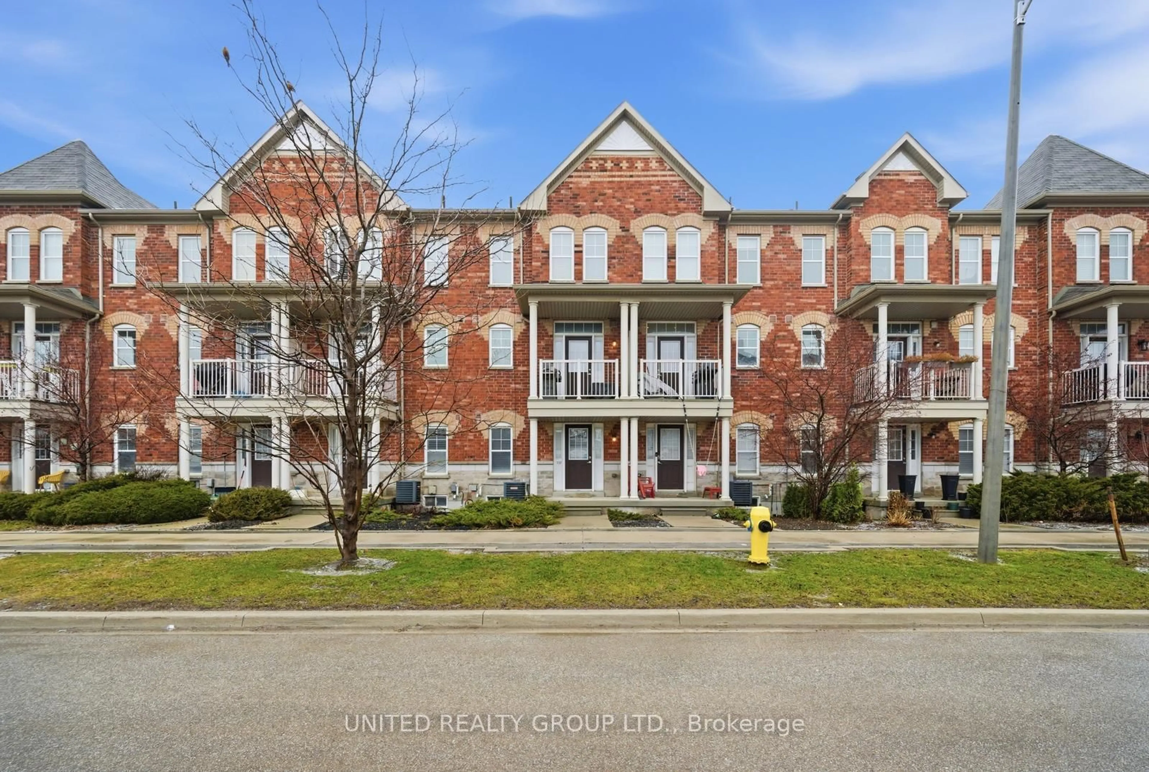 A pic from outside/outdoor area/front of a property/back of a property/a pic from drone, unknown for 10 Porter Ave #10, Vaughan Ontario L4L 0H1