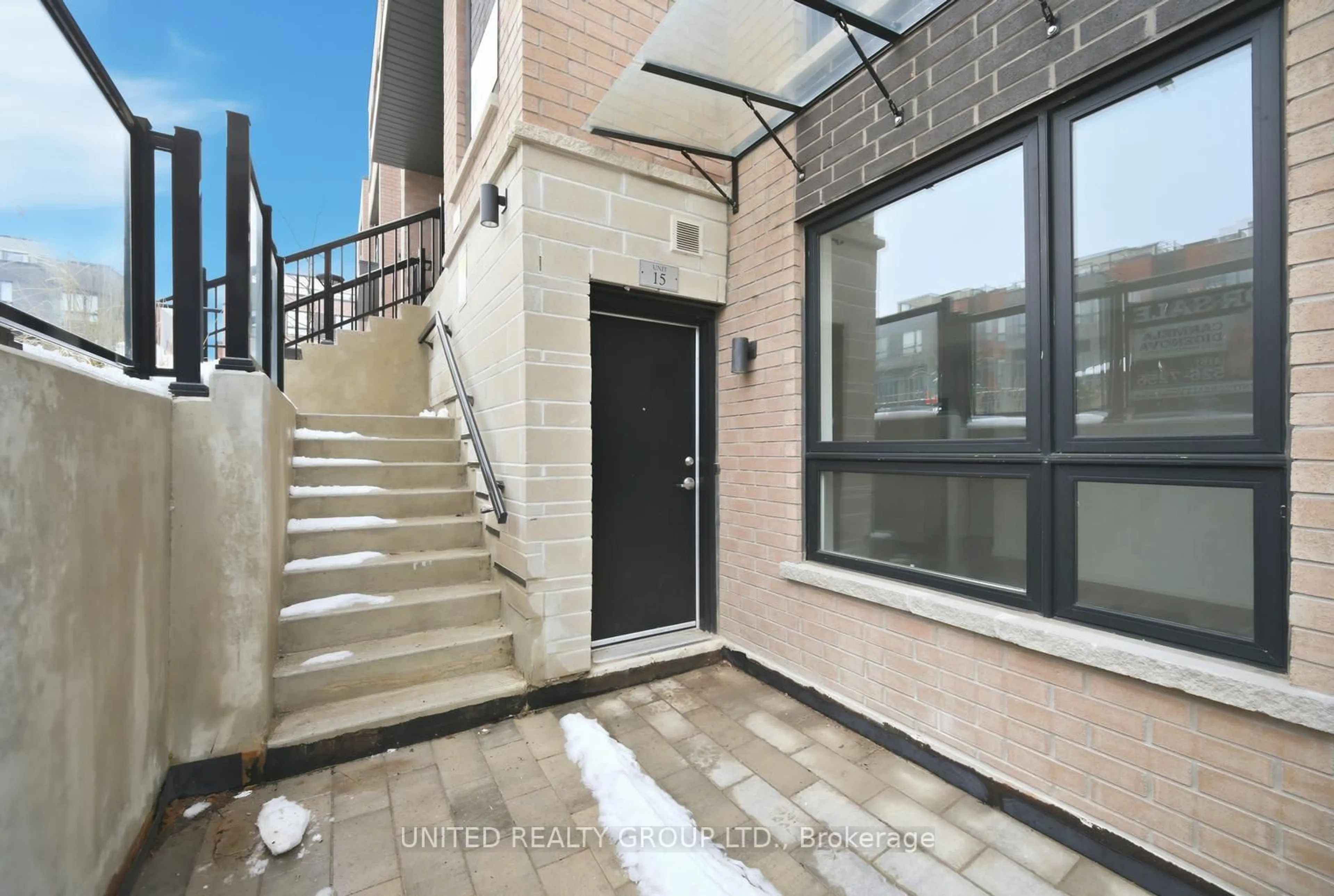 Unknown for 15 Lytham Green Circ #15, Newmarket Ontario L3Y 0H3