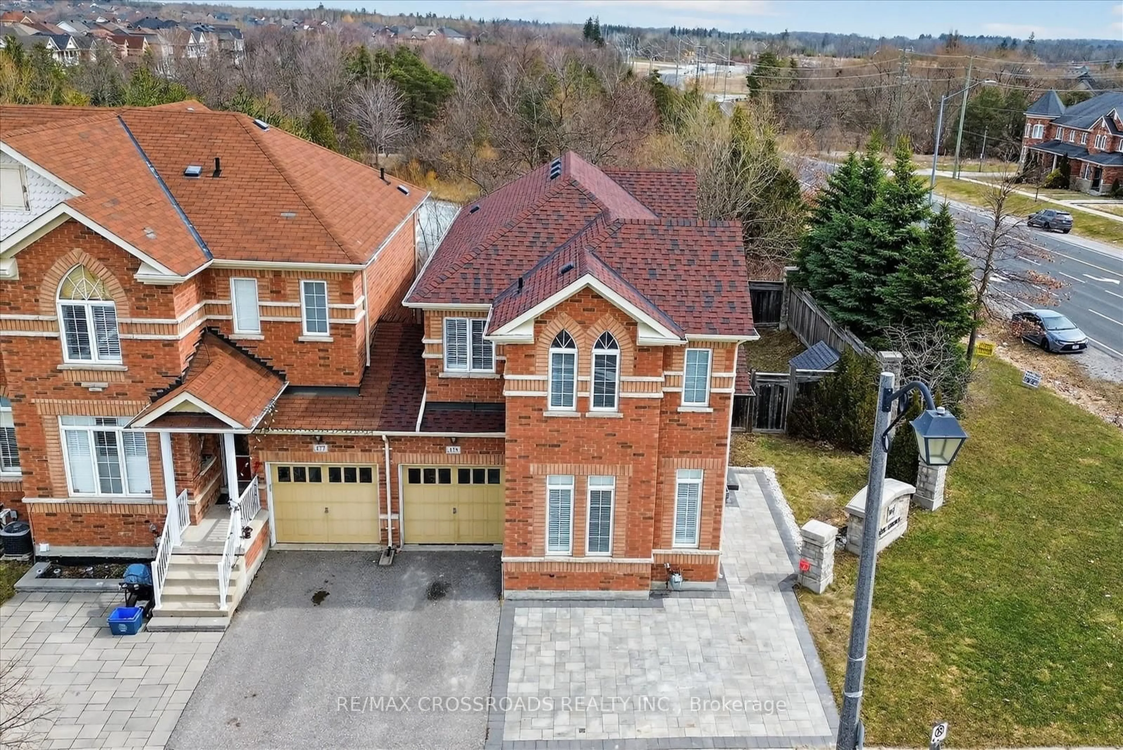 A pic from outside/outdoor area/front of a property/back of a property/a pic from drone, street for 175 Riverwalk Dr, Markham Ontario L6B 0G6