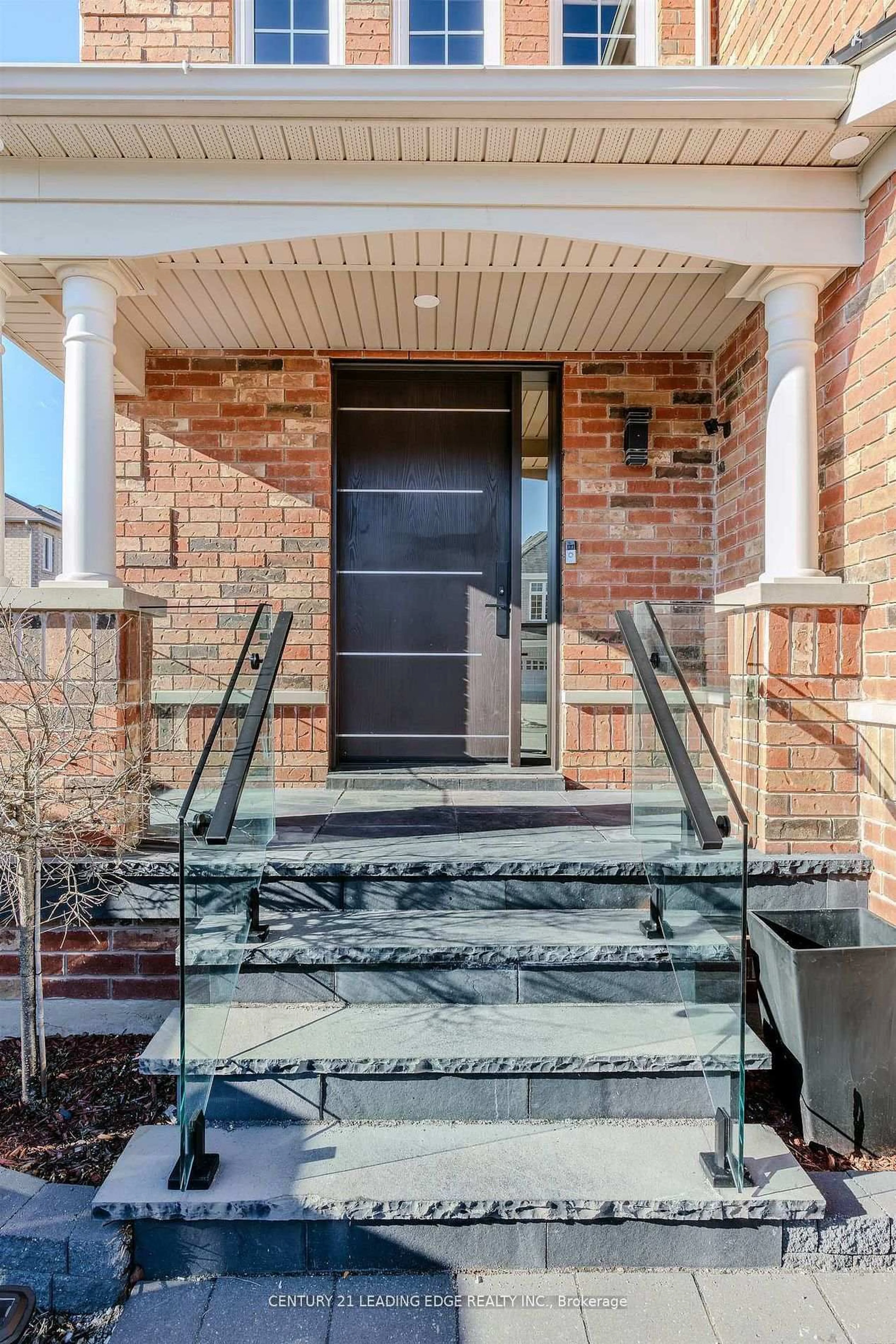 Home with brick exterior material, street for 193 Tigertail Cres, Bradford West Gwillimbury Ontario L3Z 2A5