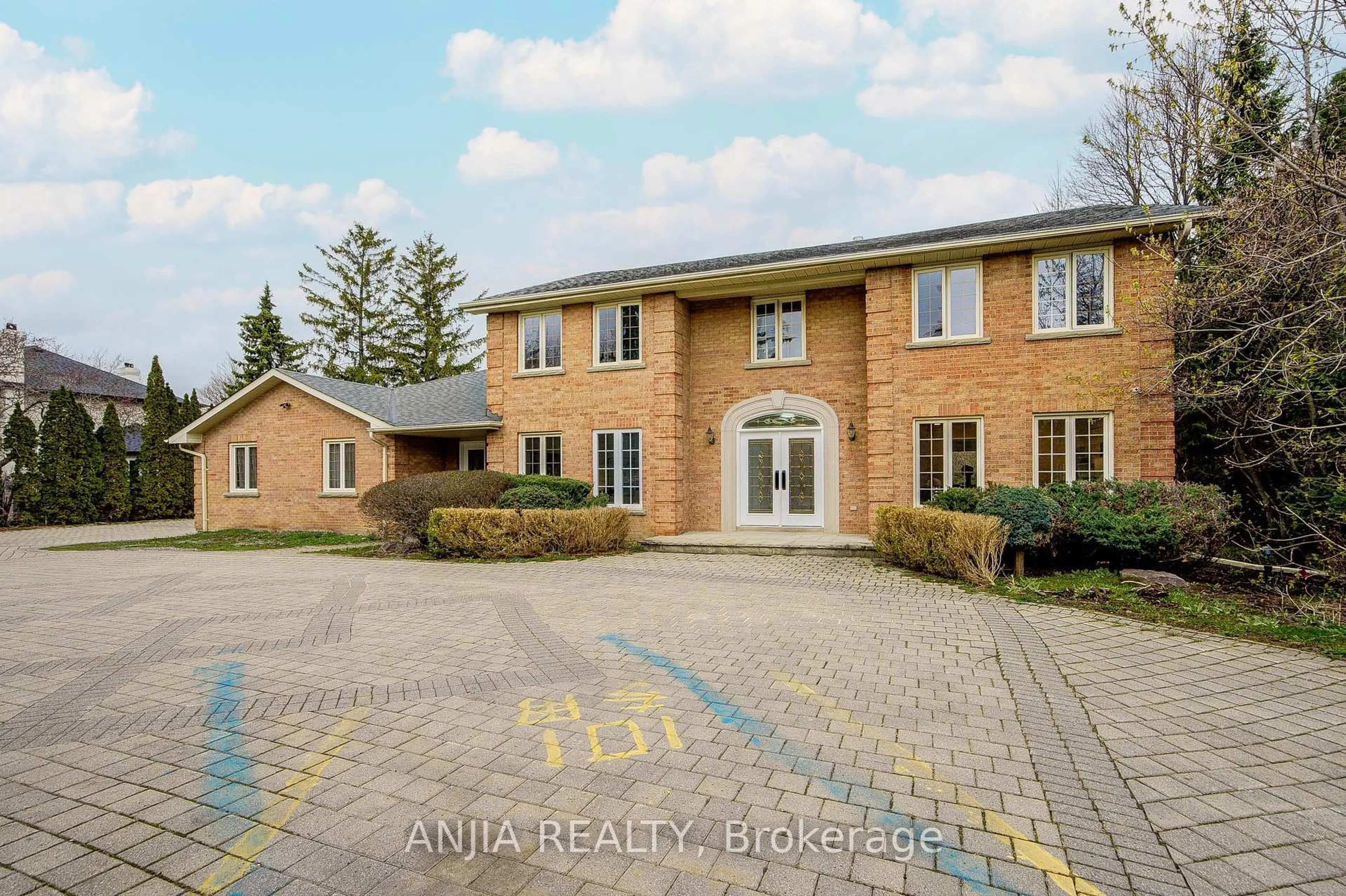 A pic from outside/outdoor area/front of a property/back of a property/a pic from drone, unknown for 20 Country Estates Dr, Markham Ontario L6C 1A4