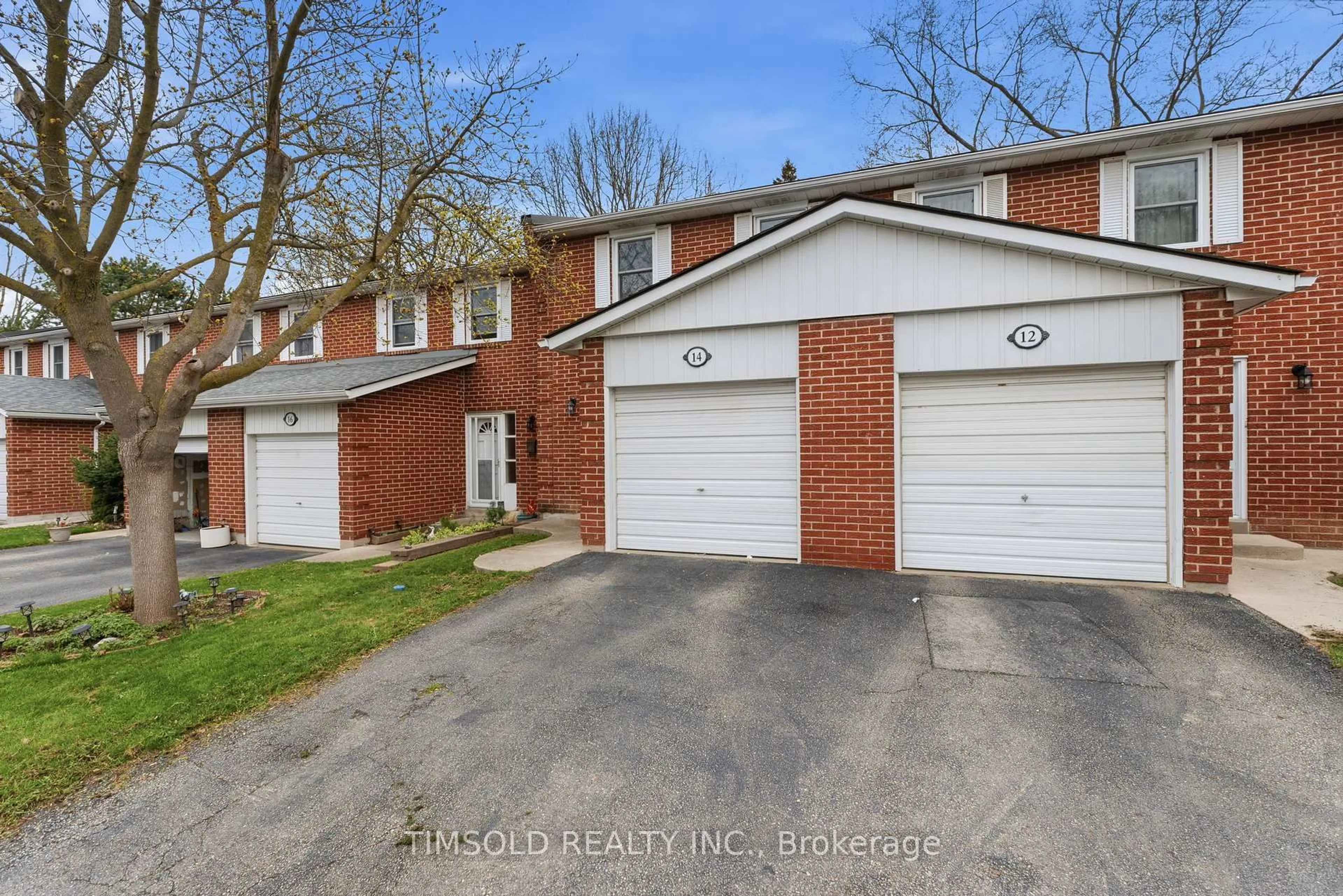 A pic from outside/outdoor area/front of a property/back of a property/a pic from drone, street for 14 Gordon Way, Markham Ontario L3T 5A2