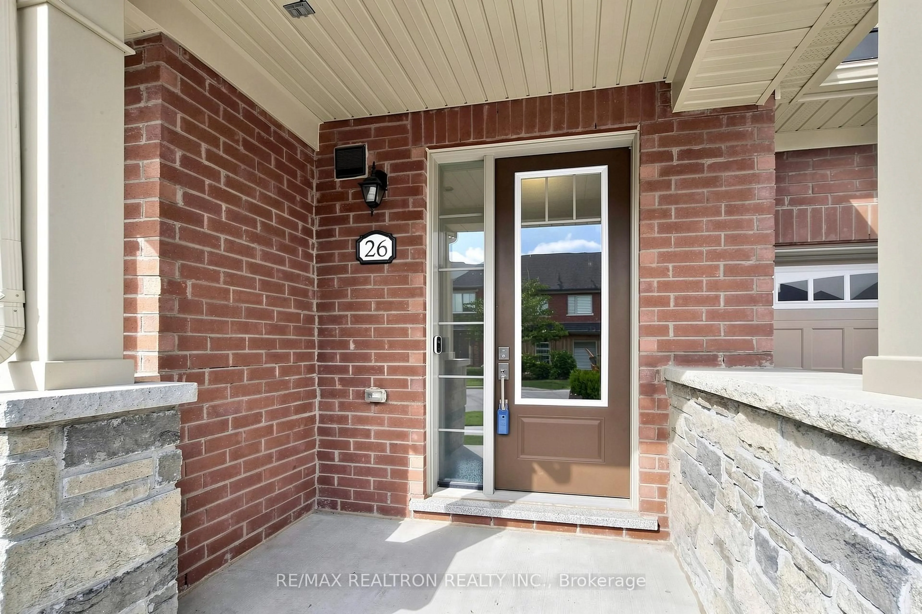 Indoor entryway for 26 Flower Garden Tr, Whitchurch-Stouffville Ontario L4A 4V4