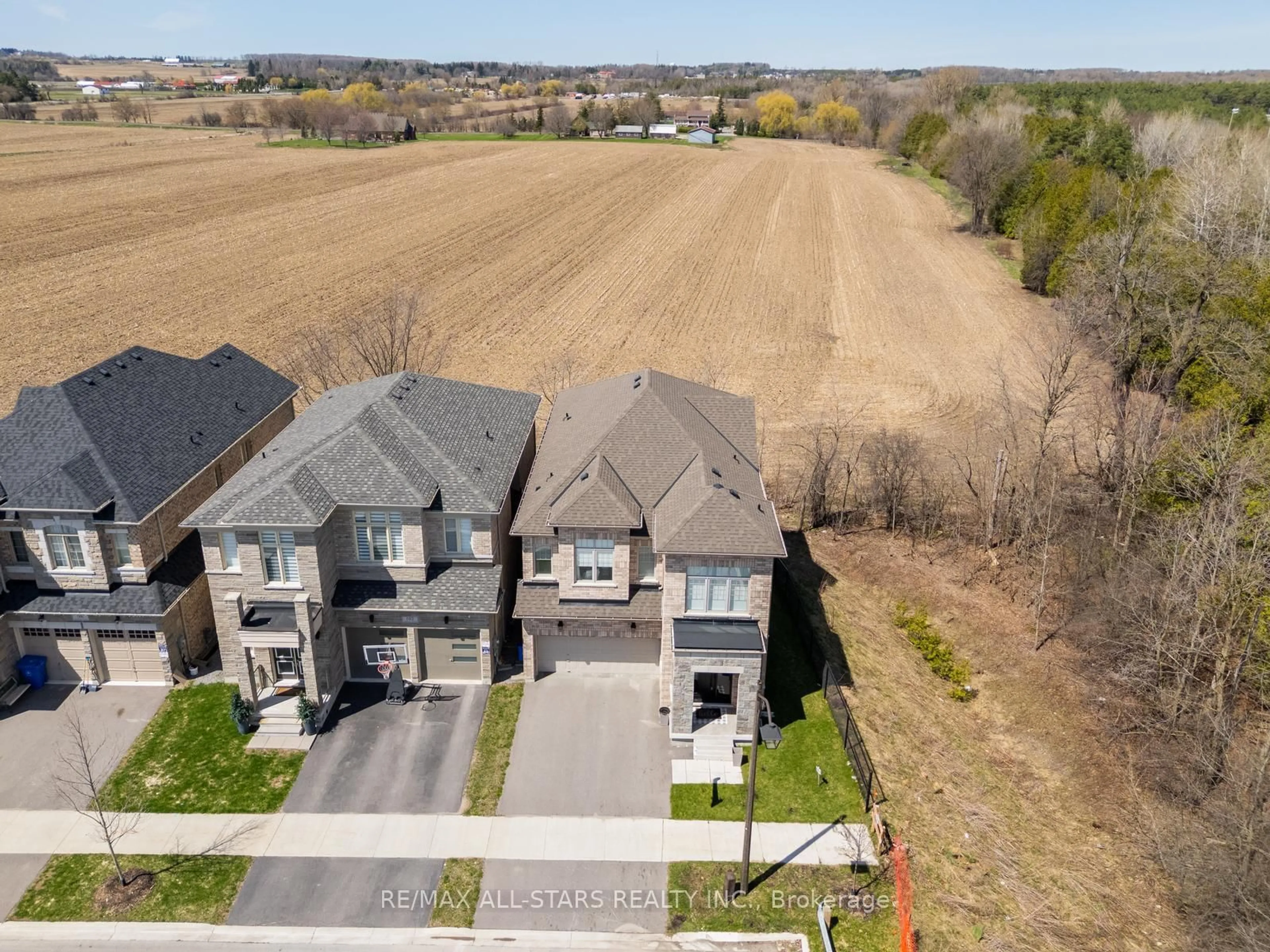 A pic from outside/outdoor area/front of a property/back of a property/a pic from drone, street for 106 Conductor Ave, Whitchurch-Stouffville Ontario L4A 4X5