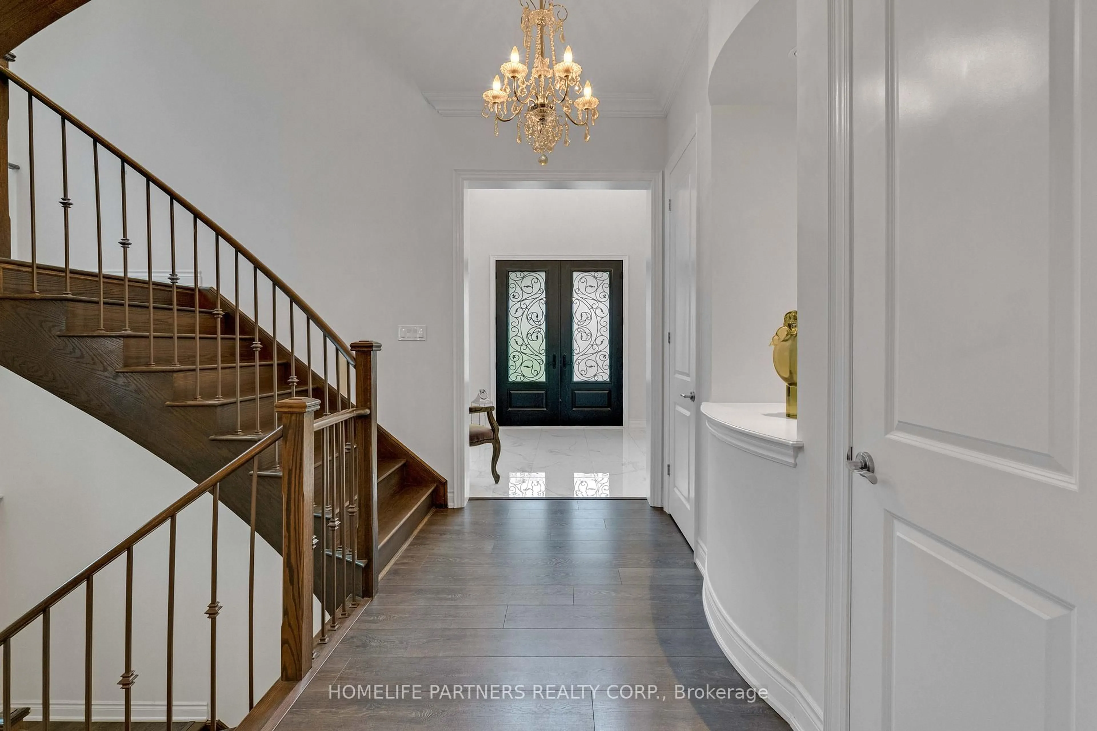 Indoor entryway for 23 Macmurchy Ave, King Ontario L0J 1C0