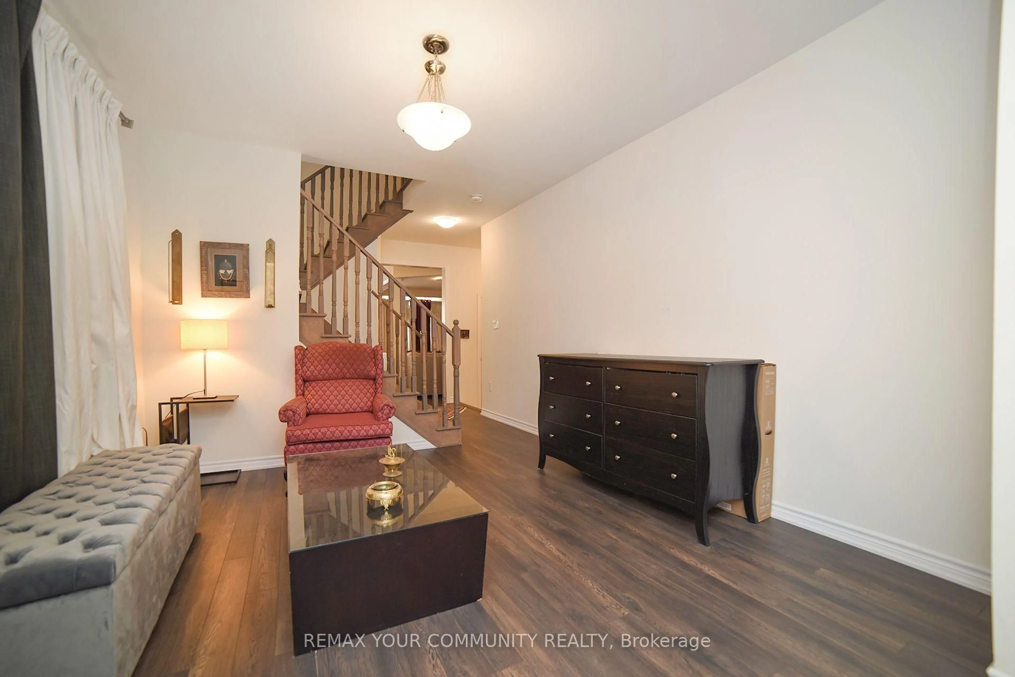 Indoor foyer for 12 Viola St, East Gwillimbury Ontario L9N 0T6