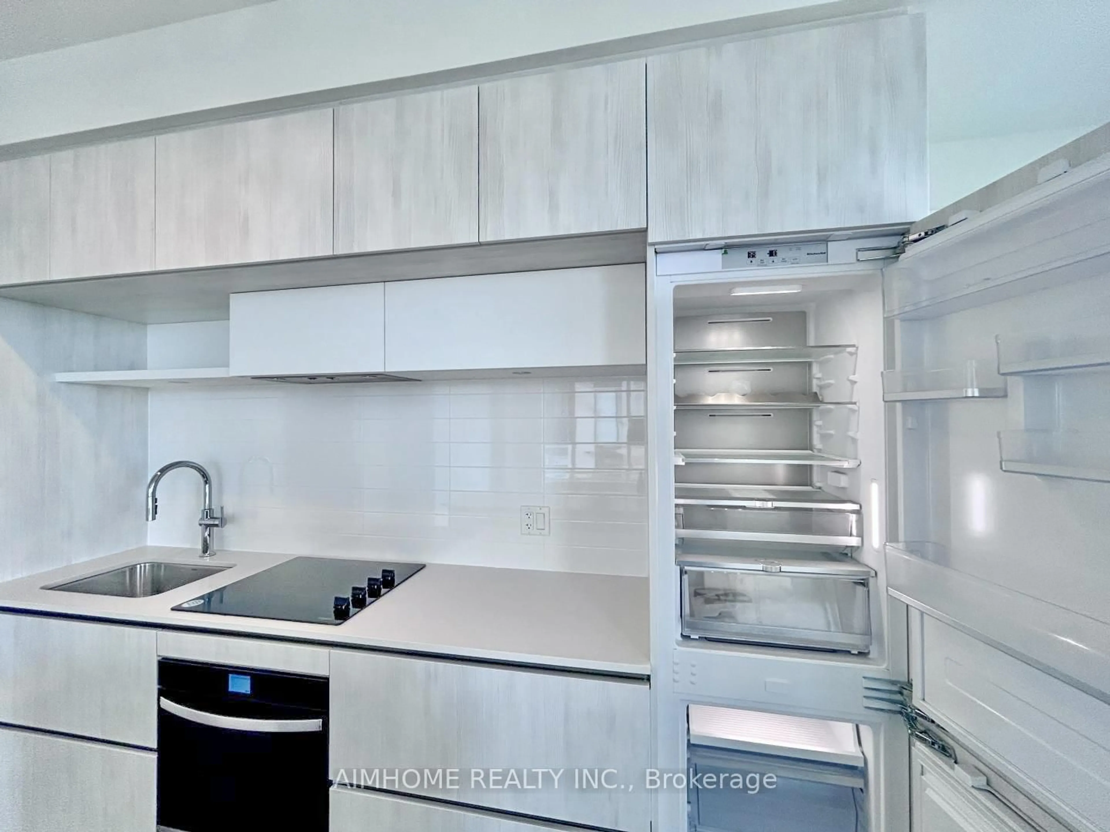 Standard kitchen, unknown for 2 David Eyer Rd #829, Richmond Hill Ontario L4S 0N6