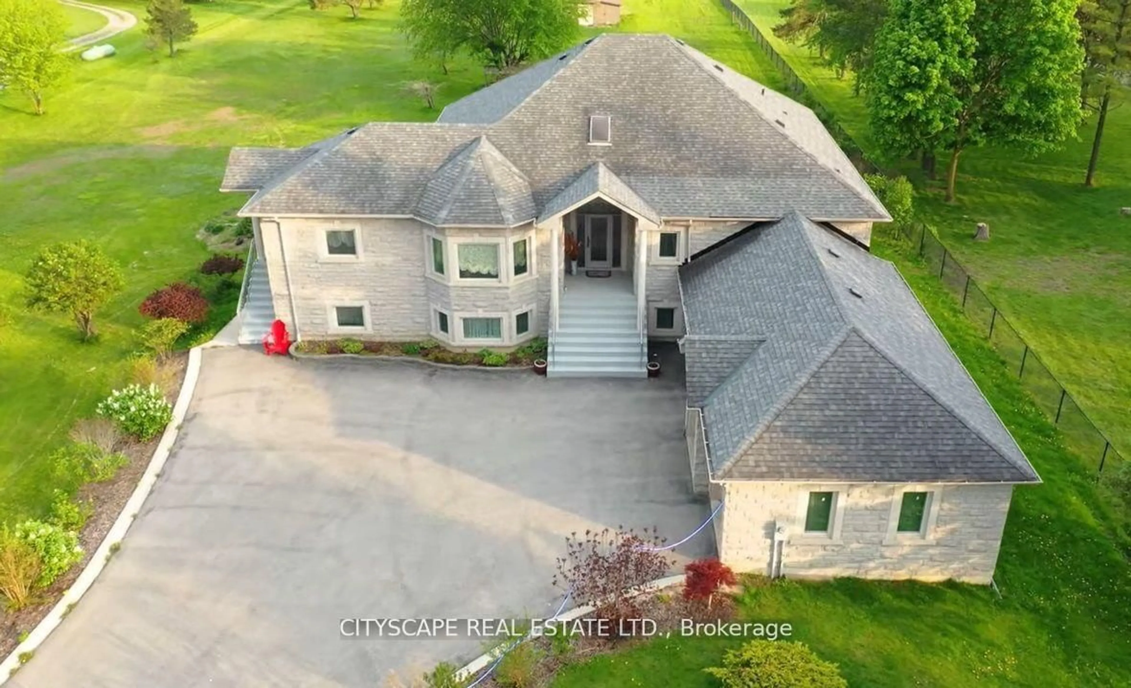 A pic from outside/outdoor area/front of a property/back of a property/a pic from drone, unknown for 41 Diana Dr, King Ontario L0G 1N0