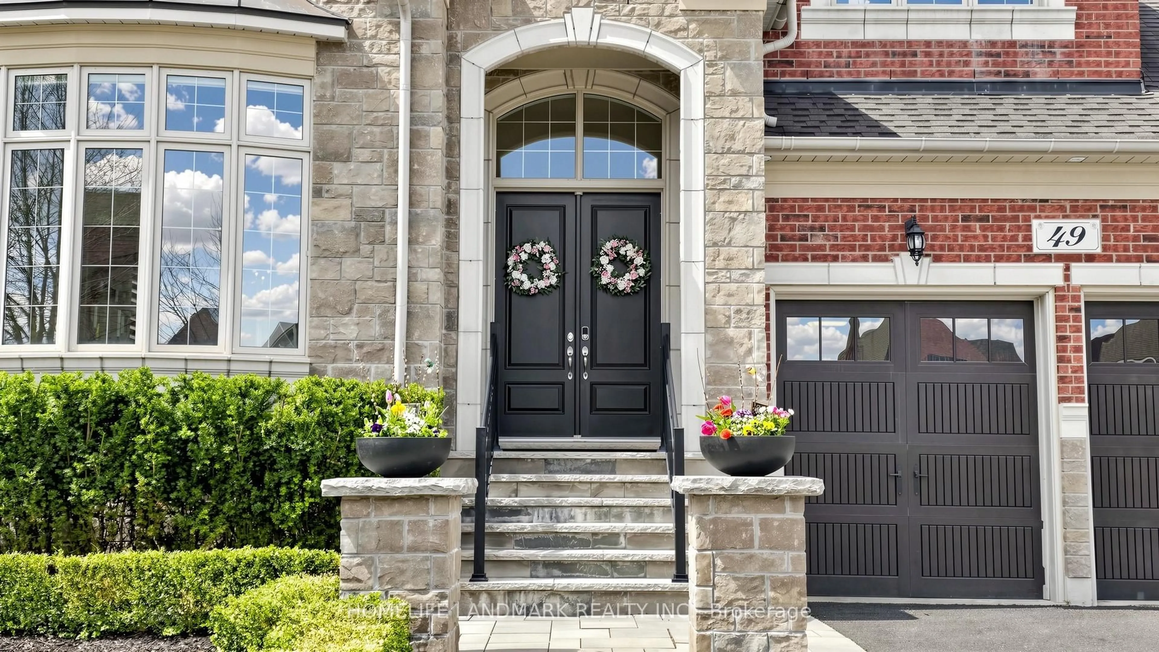 Indoor entryway for 49 Langdon Dr, King Ontario L7B 0L9