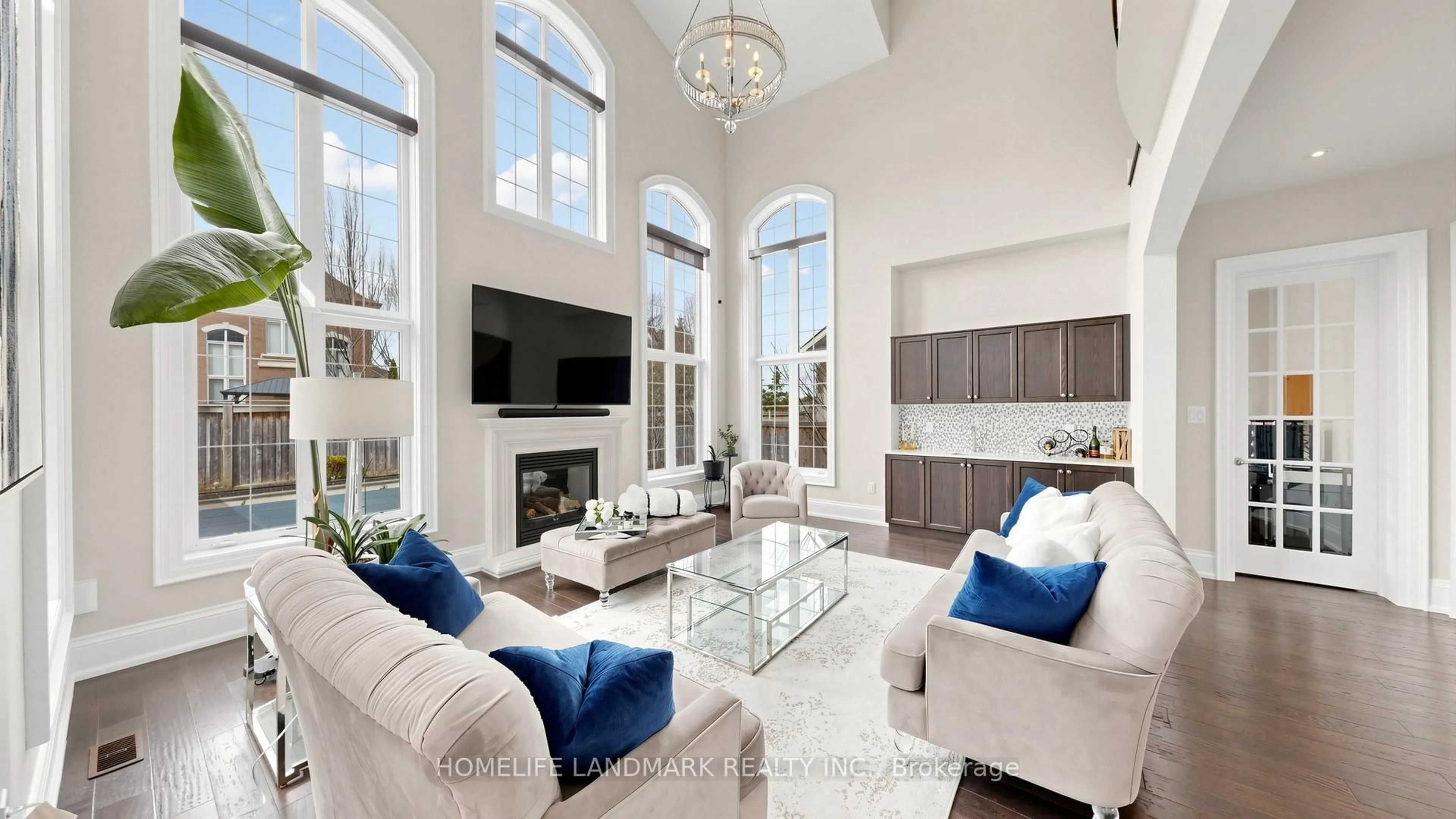 Living room with furniture, ceramic/tile floor for 49 Langdon Dr, King Ontario L7B 0L9