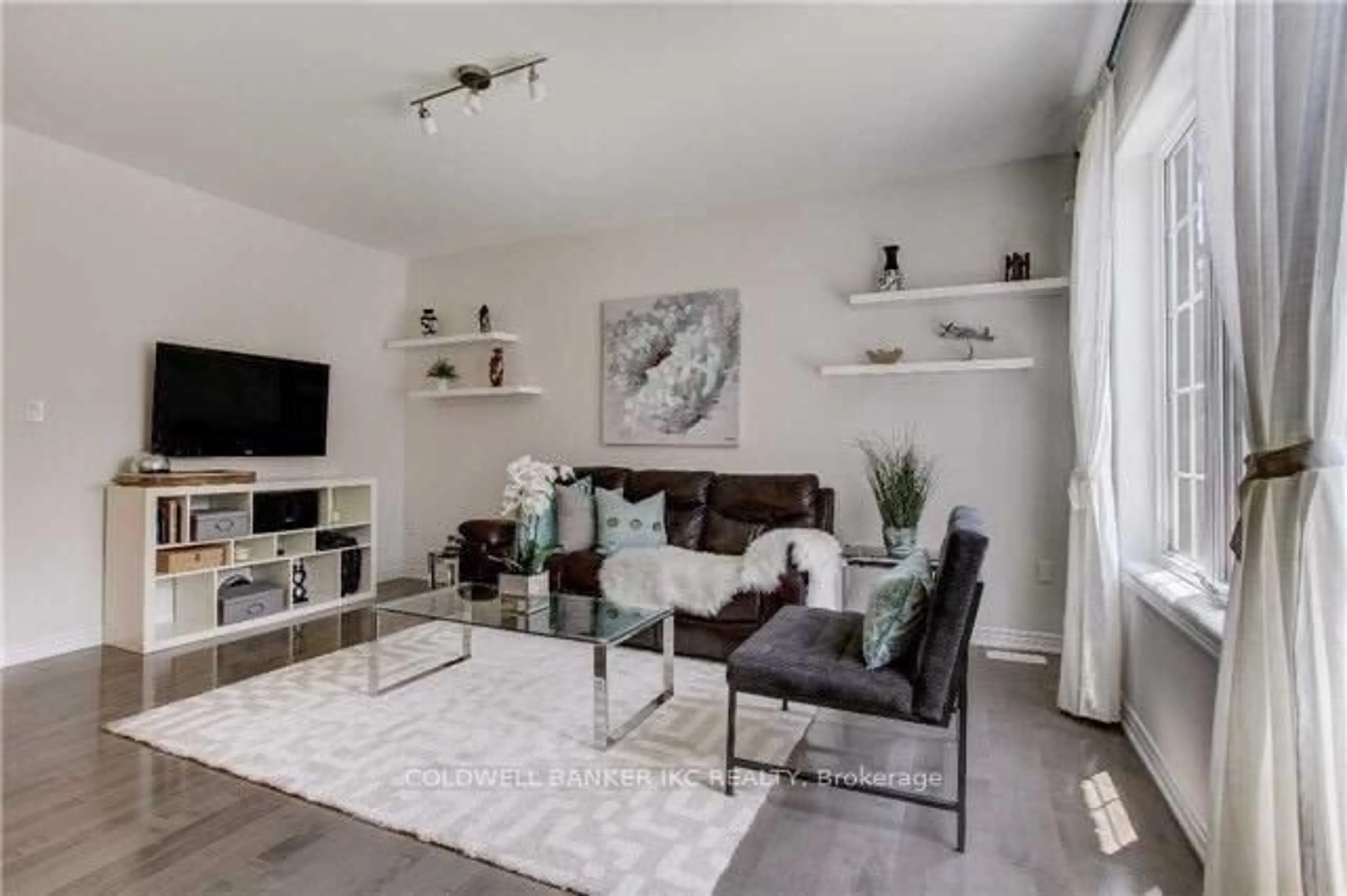 Living room with furniture, unknown for 310 Barons St, Vaughan Ontario L4H 4H4