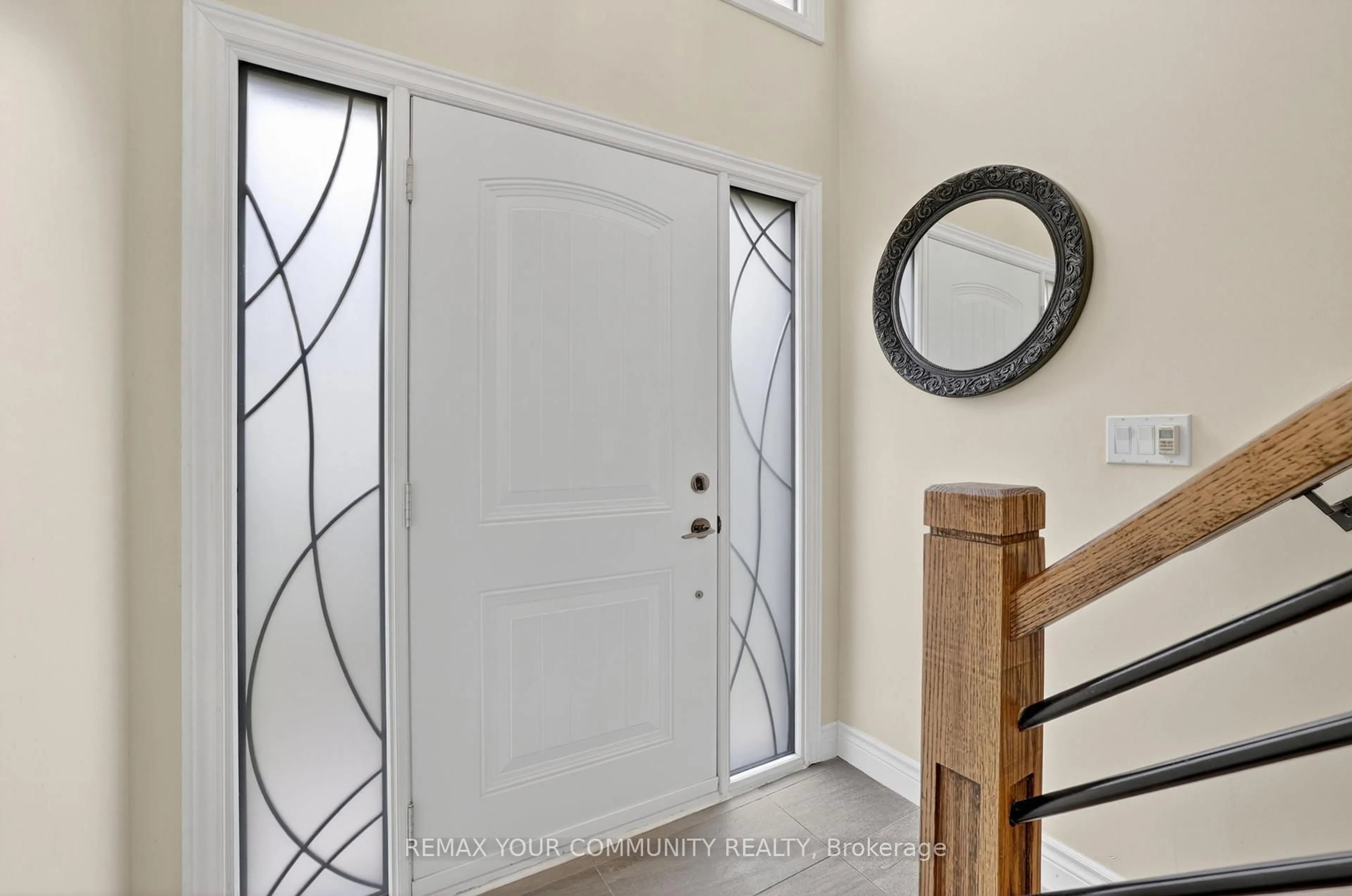 Indoor entryway for 2388 Line 10, Bradford West Gwillimbury Ontario L3Z 3L2