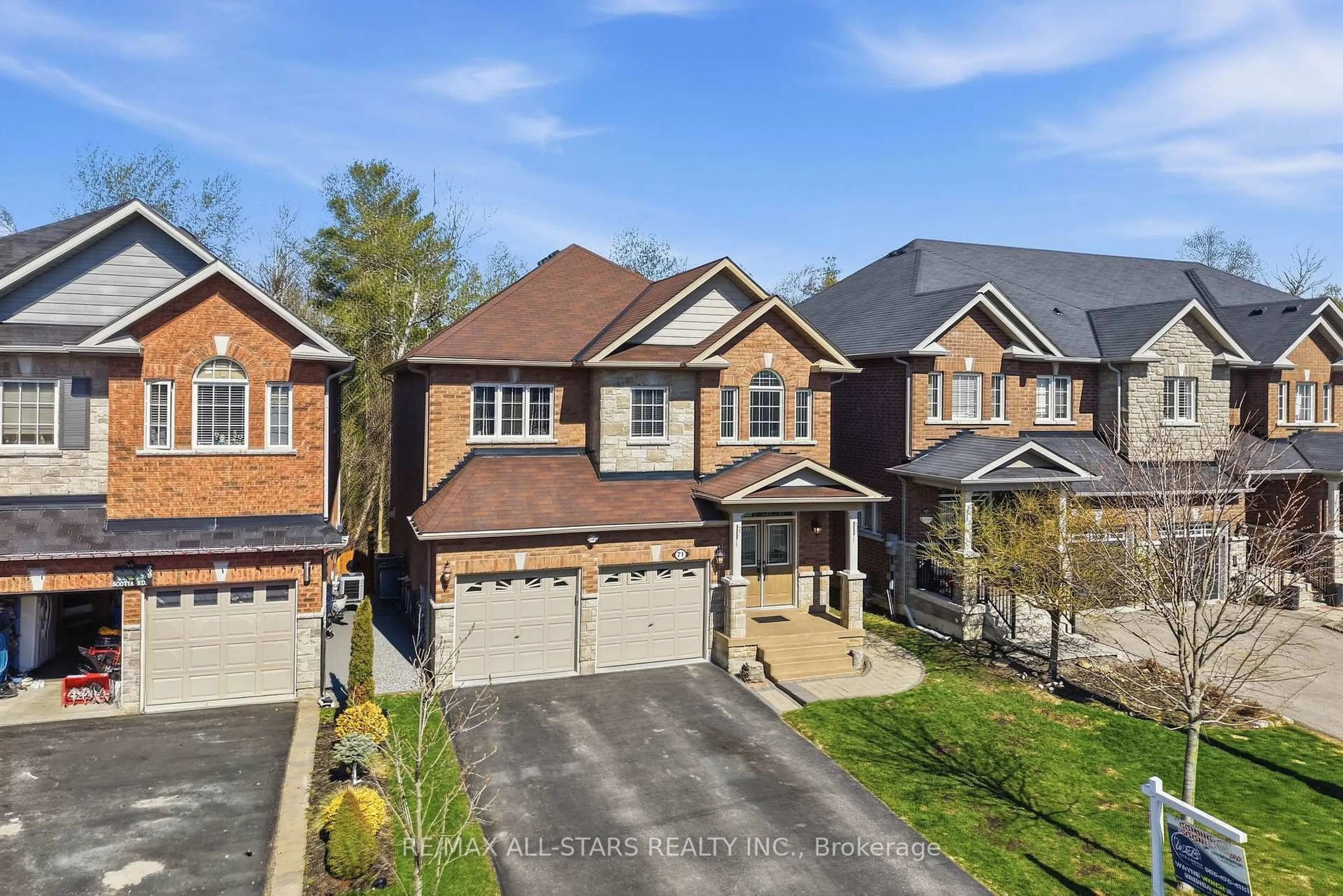 A pic from outside/outdoor area/front of a property/back of a property/a pic from drone, street for 71 Scotia Rd, Georgina Ontario L0E 1R0