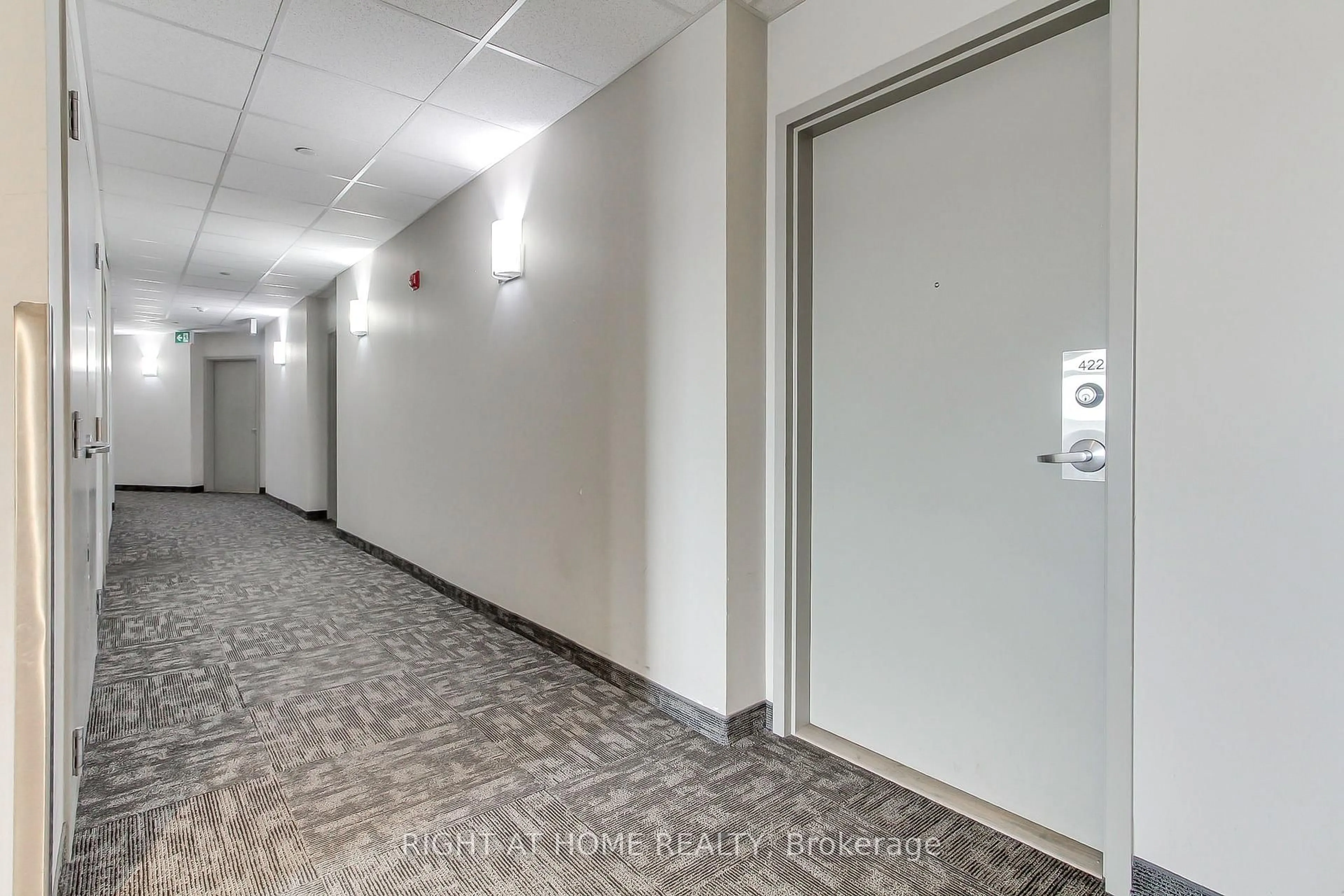 Indoor foyer for 39 New Delhi Dr #422, Markham Ontario L3S 0E1