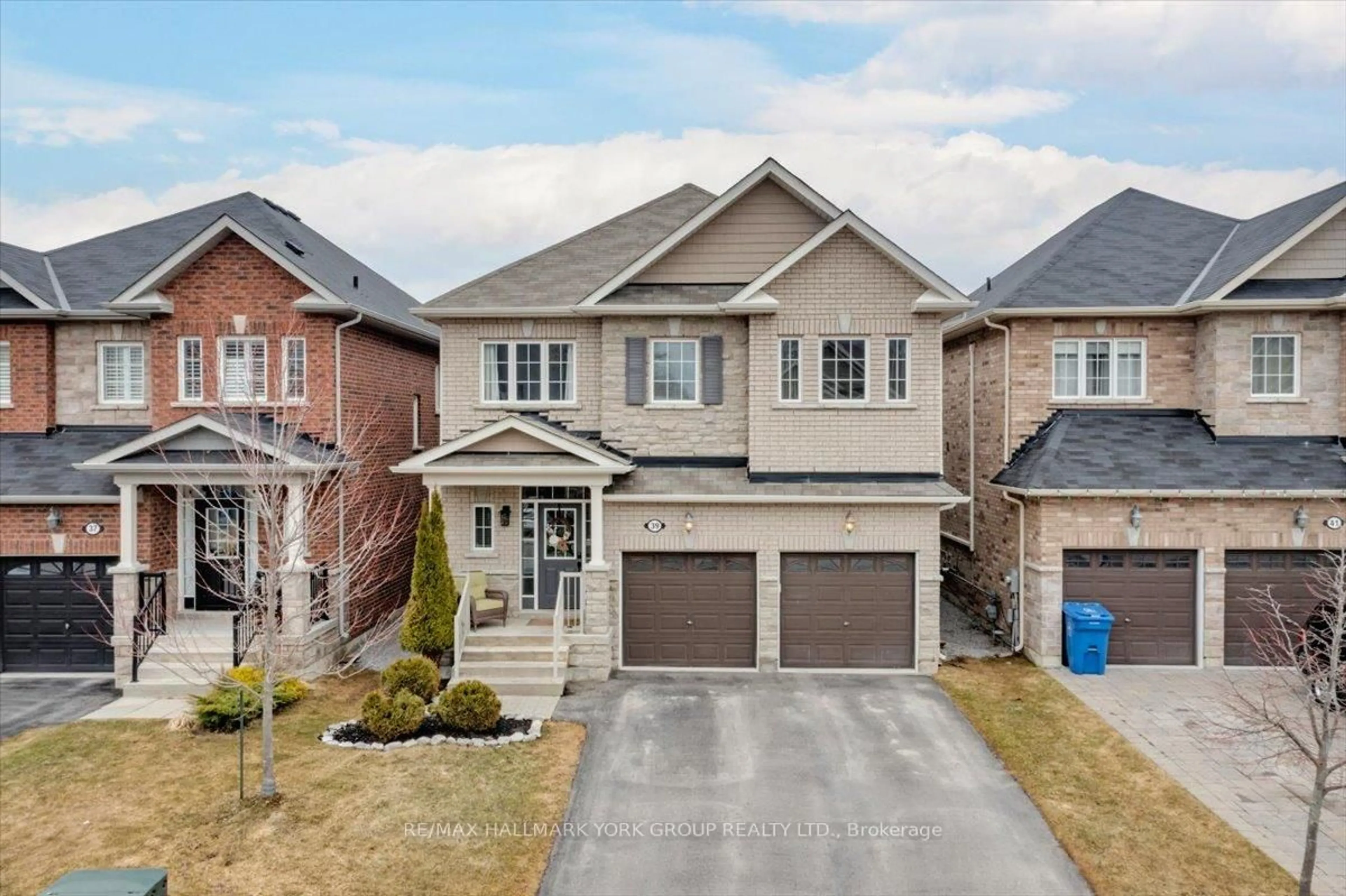 Home with brick exterior material, street for 39 Prosser Cres, Georgina Ontario L0E 1R0