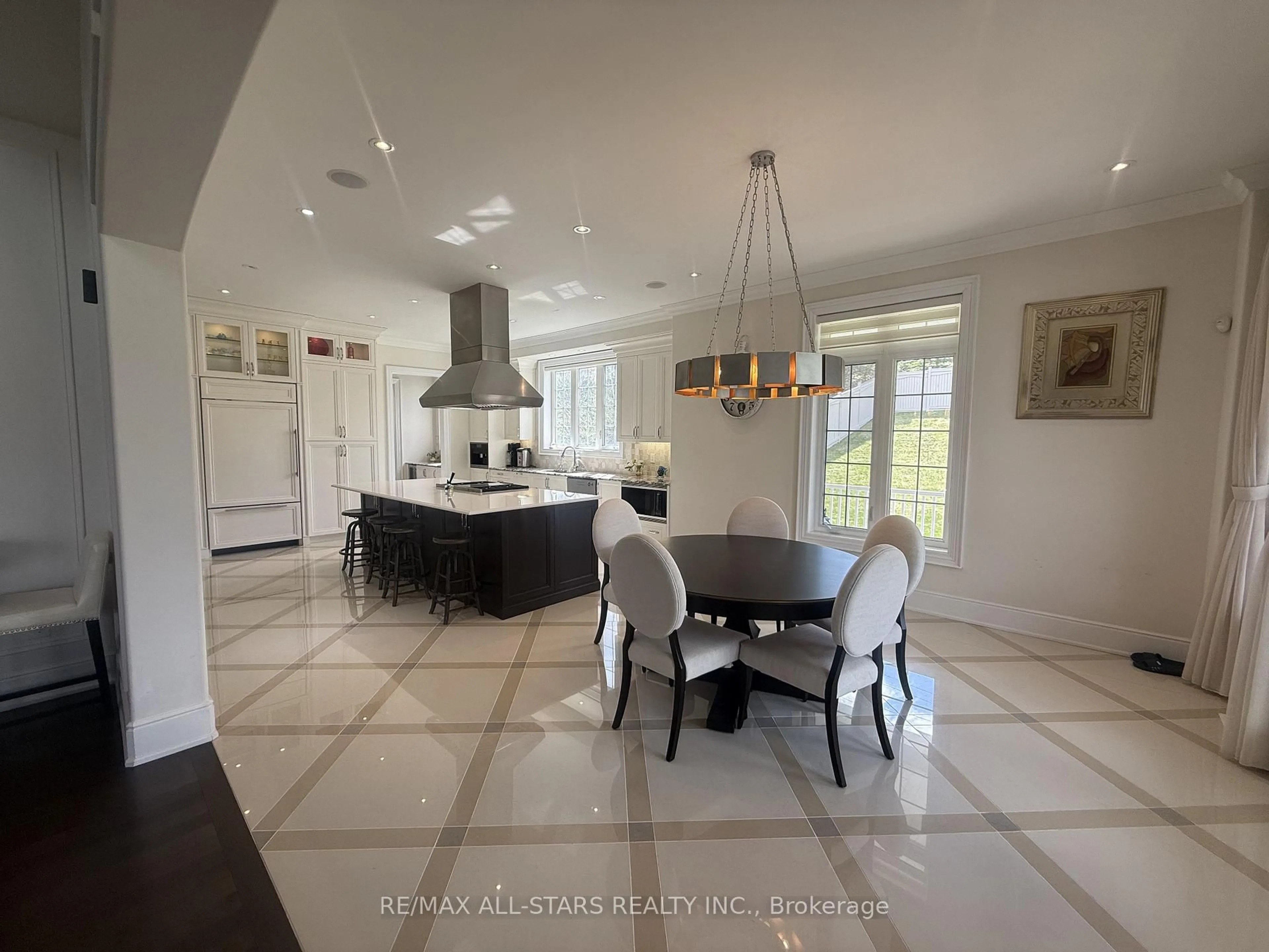 Open concept kitchen, ceramic/tile floor for 37 Country Club Cres #37, Uxbridge Ontario L9P 0B8