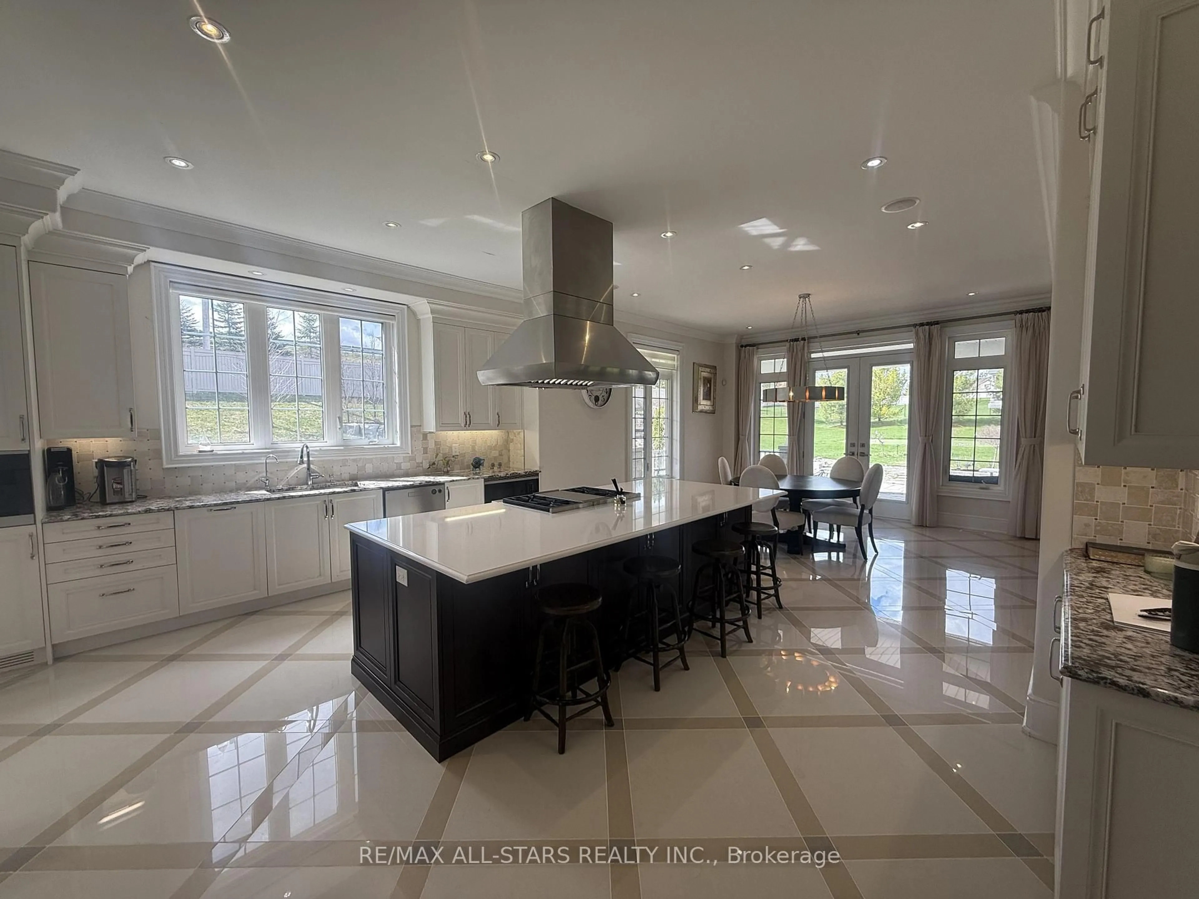 Open concept kitchen, ceramic/tile floor for 37 Country Club Cres #37, Uxbridge Ontario L9P 0B8