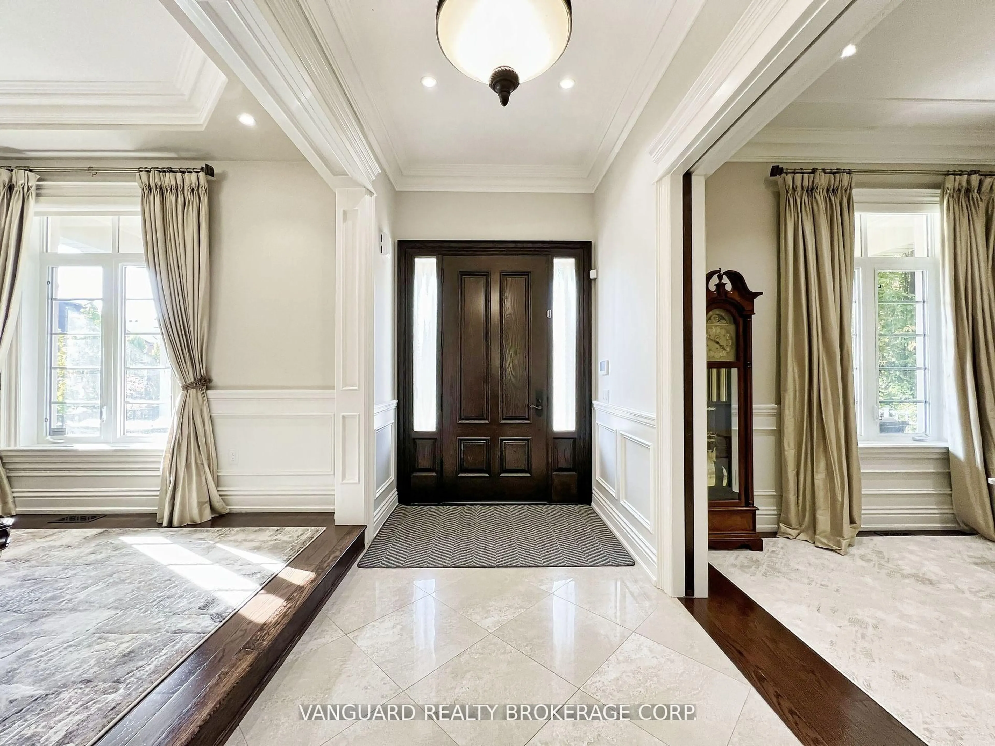 Indoor entryway for 7 Cape George Tr, King Ontario L7B 0A2
