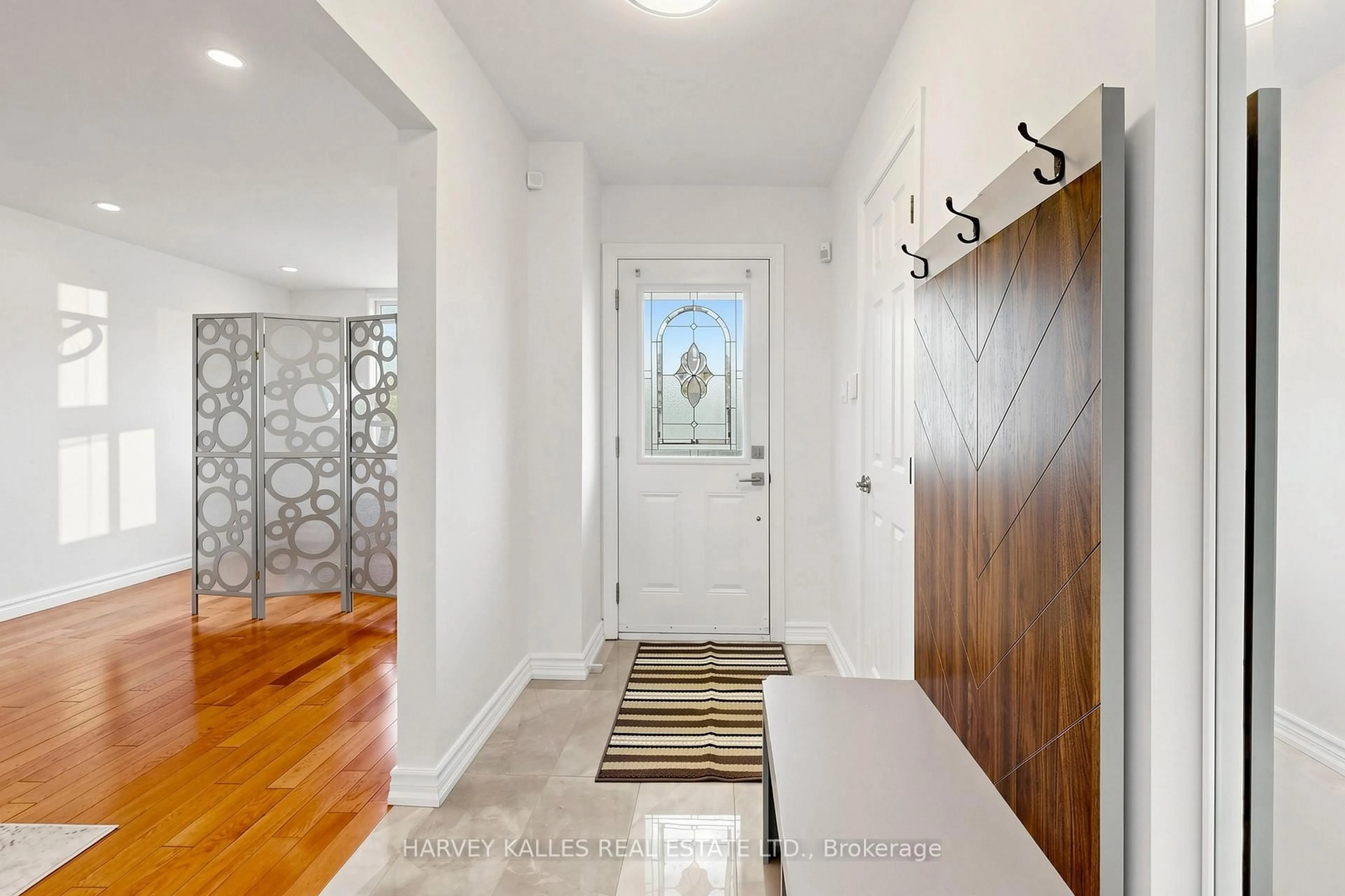 Indoor entryway for 197 Lisa Cres, Vaughan Ontario L4J 2N2