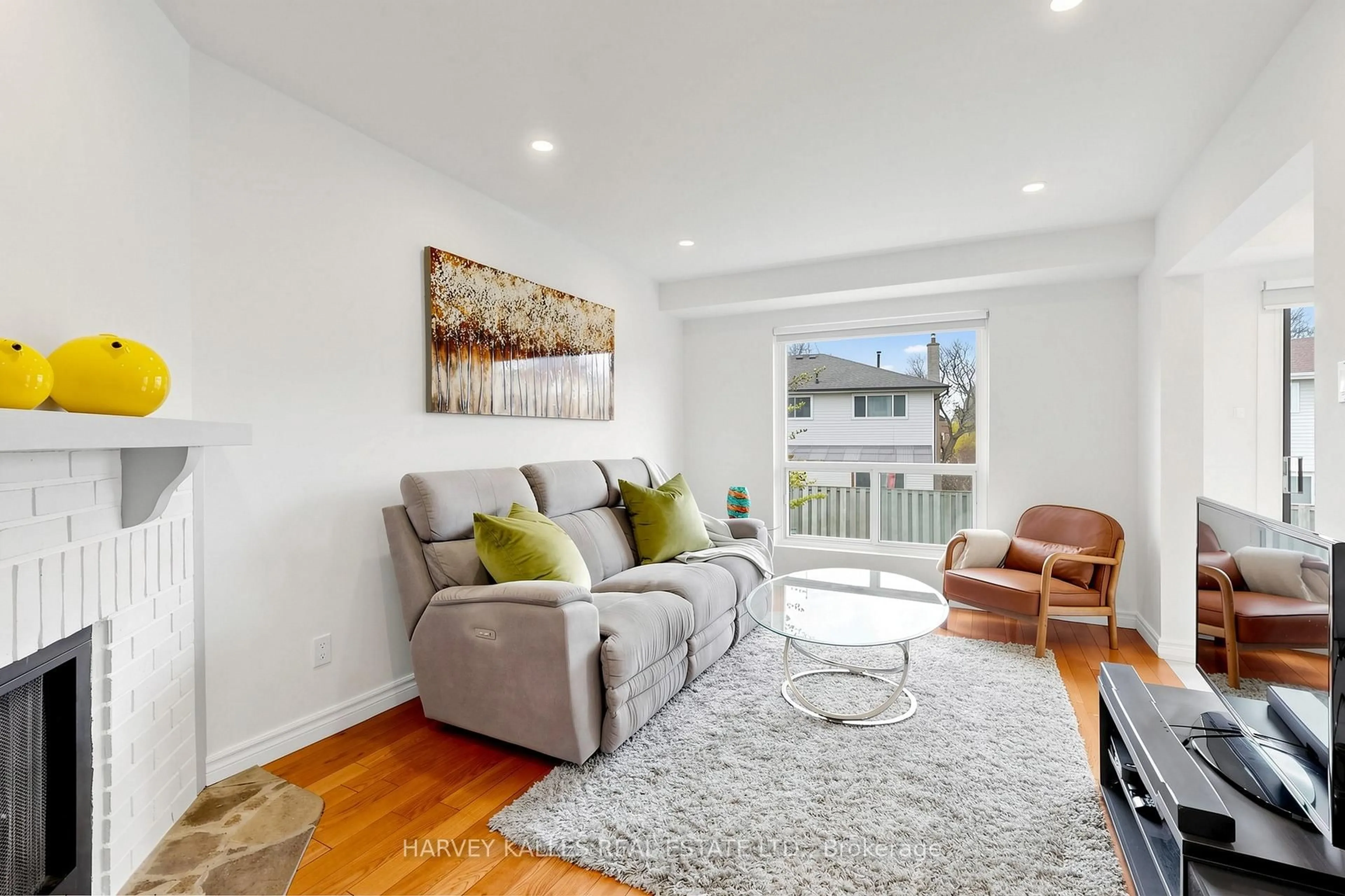 Living room with furniture, unknown for 197 Lisa Cres, Vaughan Ontario L4J 2N2
