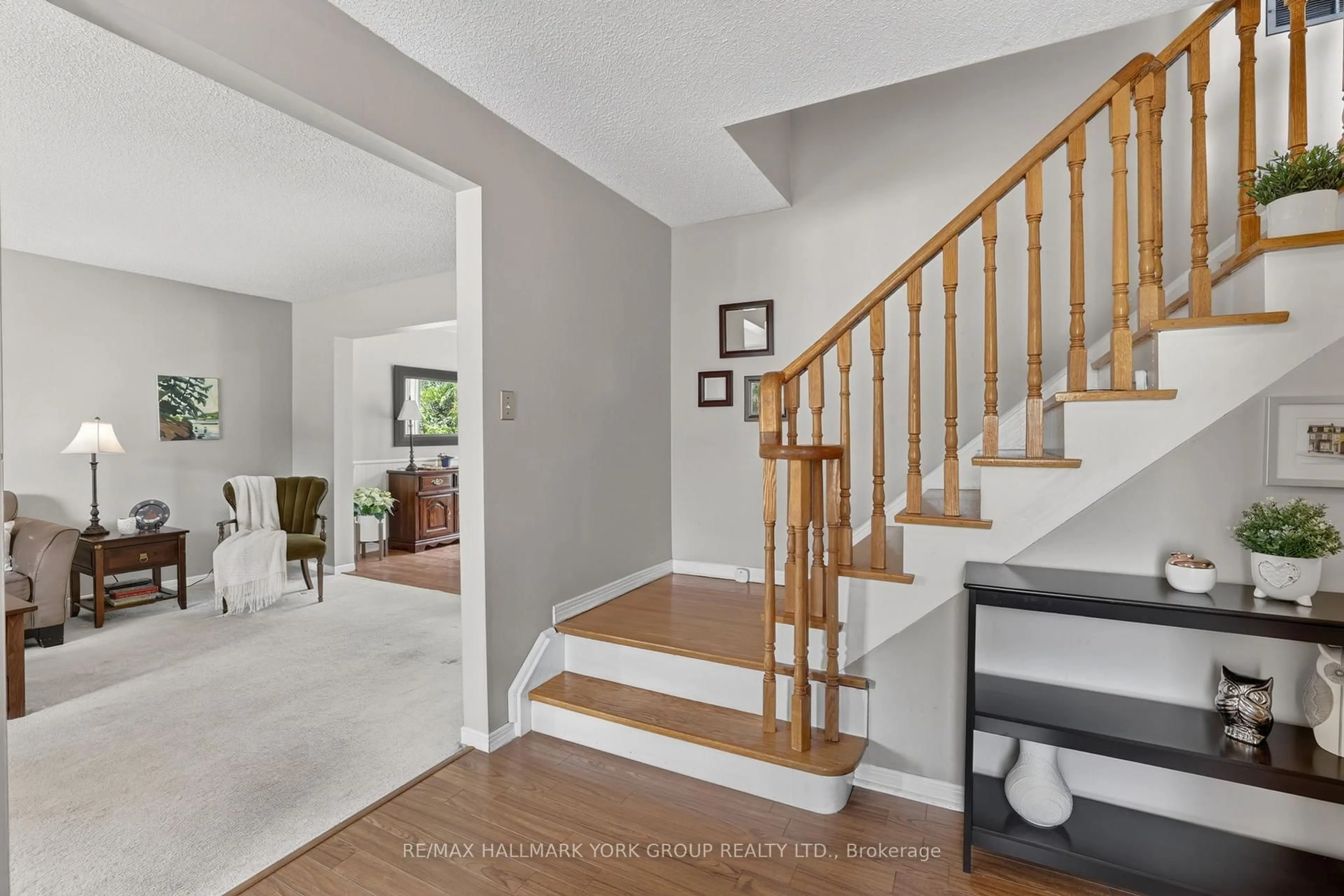 Unknown for 16 Wenderly Dr, Aurora Ontario L4G 1V4