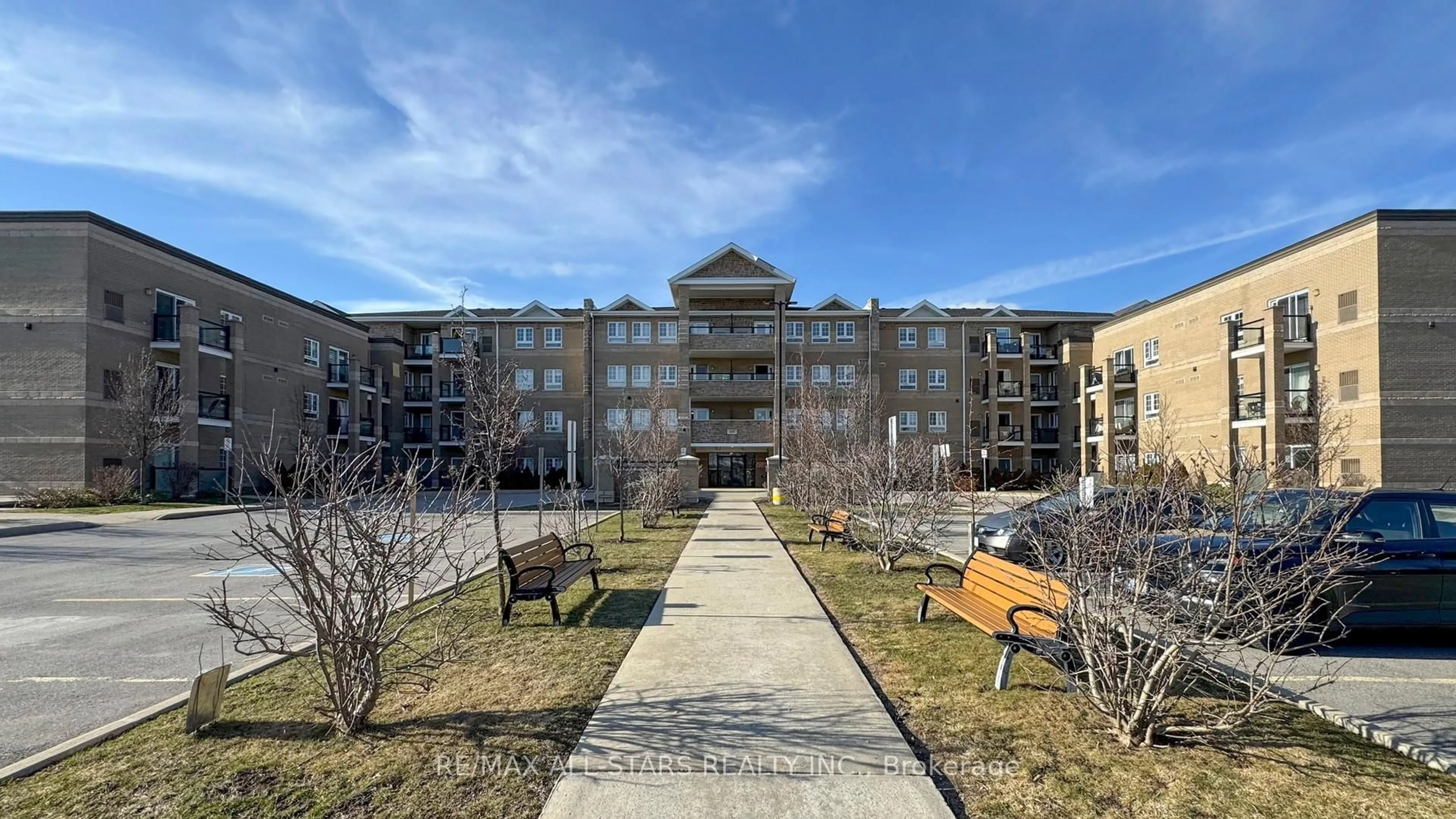 A pic from outside/outdoor area/front of a property/back of a property/a pic from drone, building for 481 Rupert Ave #203, Whitchurch-Stouffville Ontario L4A 1Y7