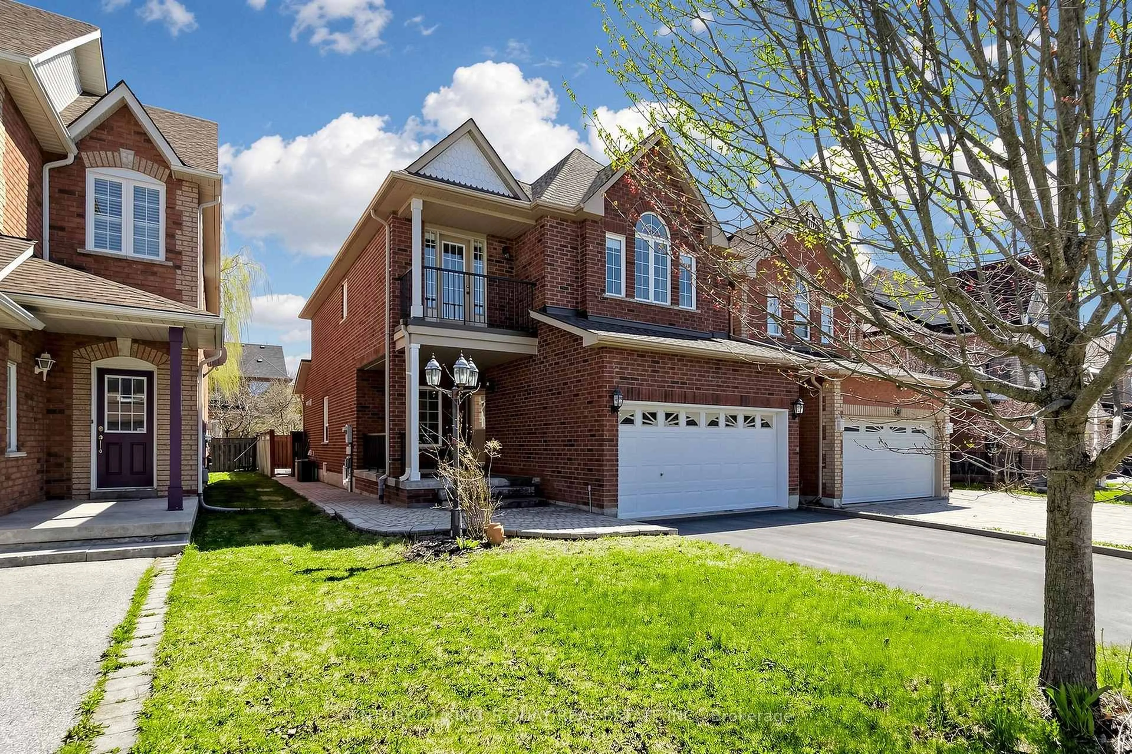 Home with brick exterior material, street for 39 Colonial Cres, Richmond Hill Ontario L4E 3X3