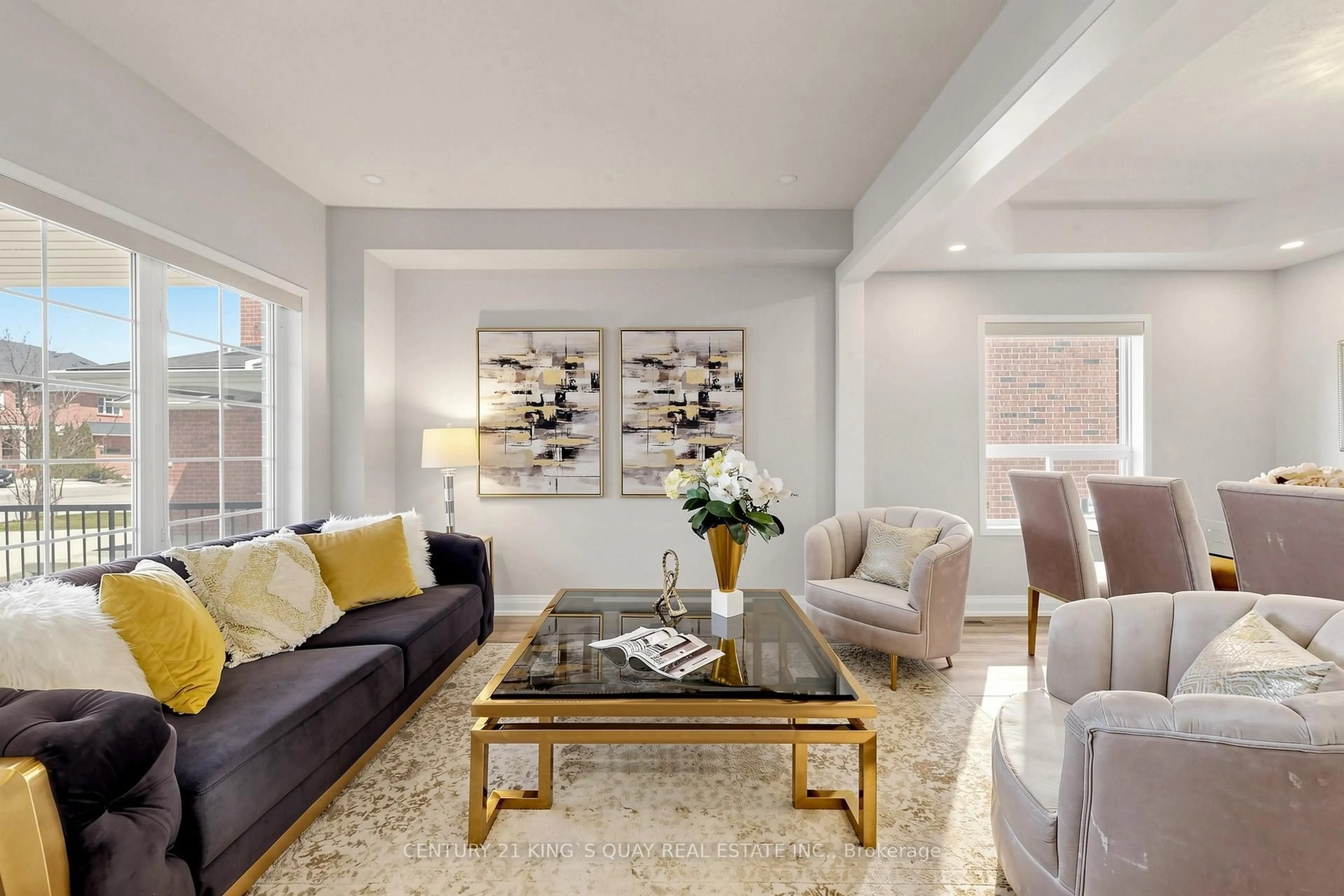 Living room with furniture, unknown for 39 Colonial Cres, Richmond Hill Ontario L4E 3X3
