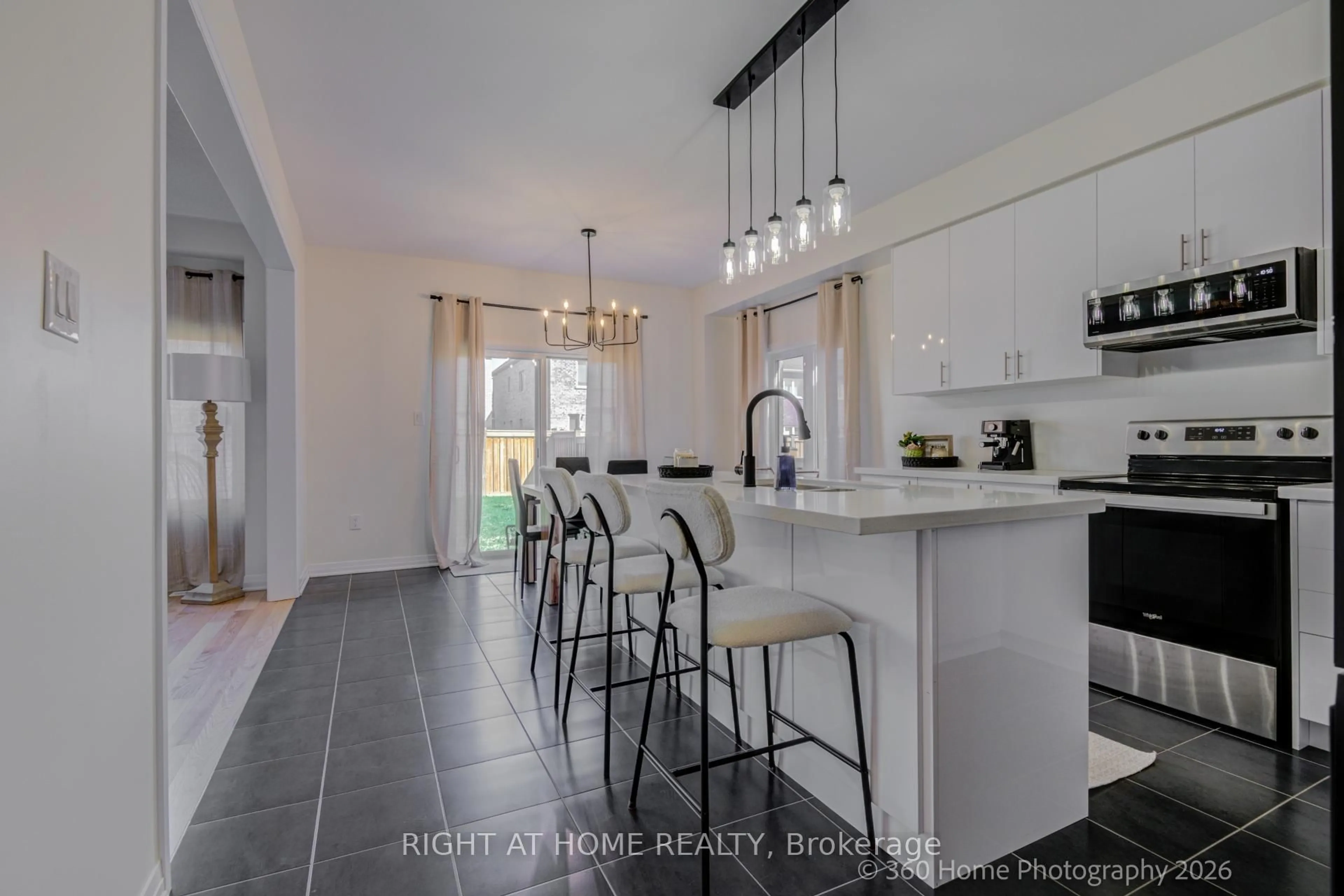 Open concept kitchen, ceramic/tile floor for 1302 Broderick St, Innisfil Ontario L9S 0P6