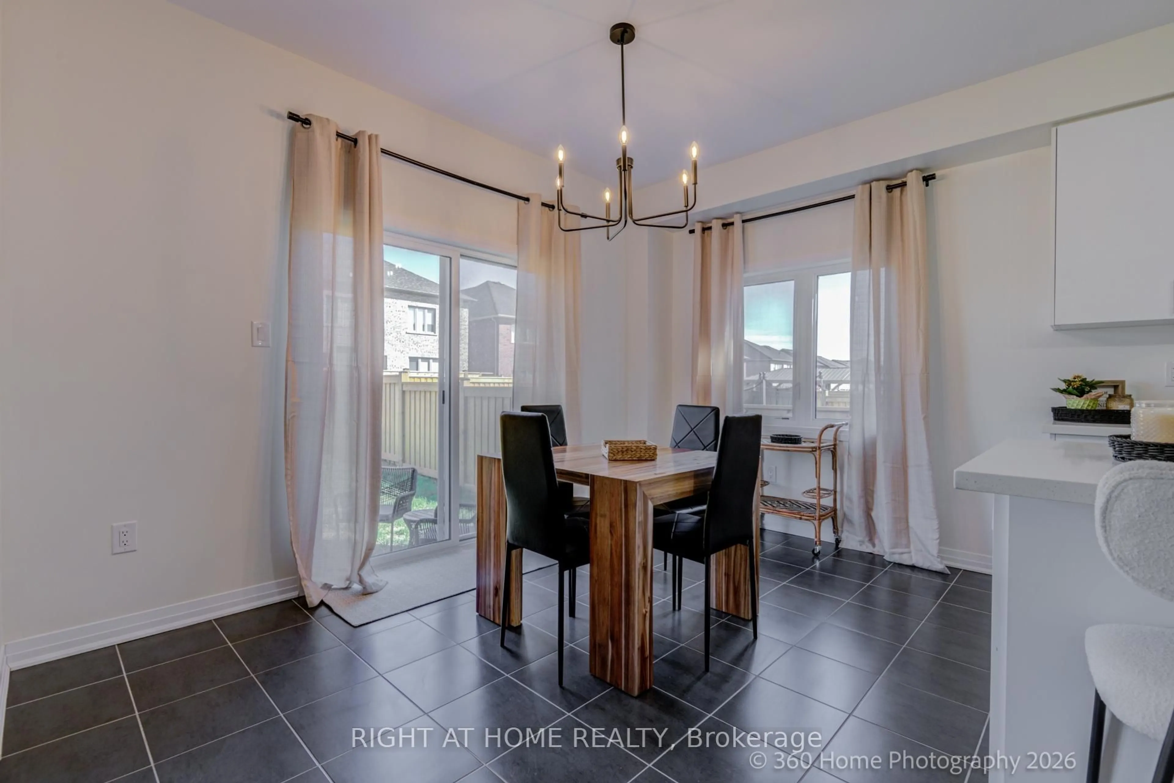 Dining room, unknown for 1302 Broderick St, Innisfil Ontario L9S 0P6
