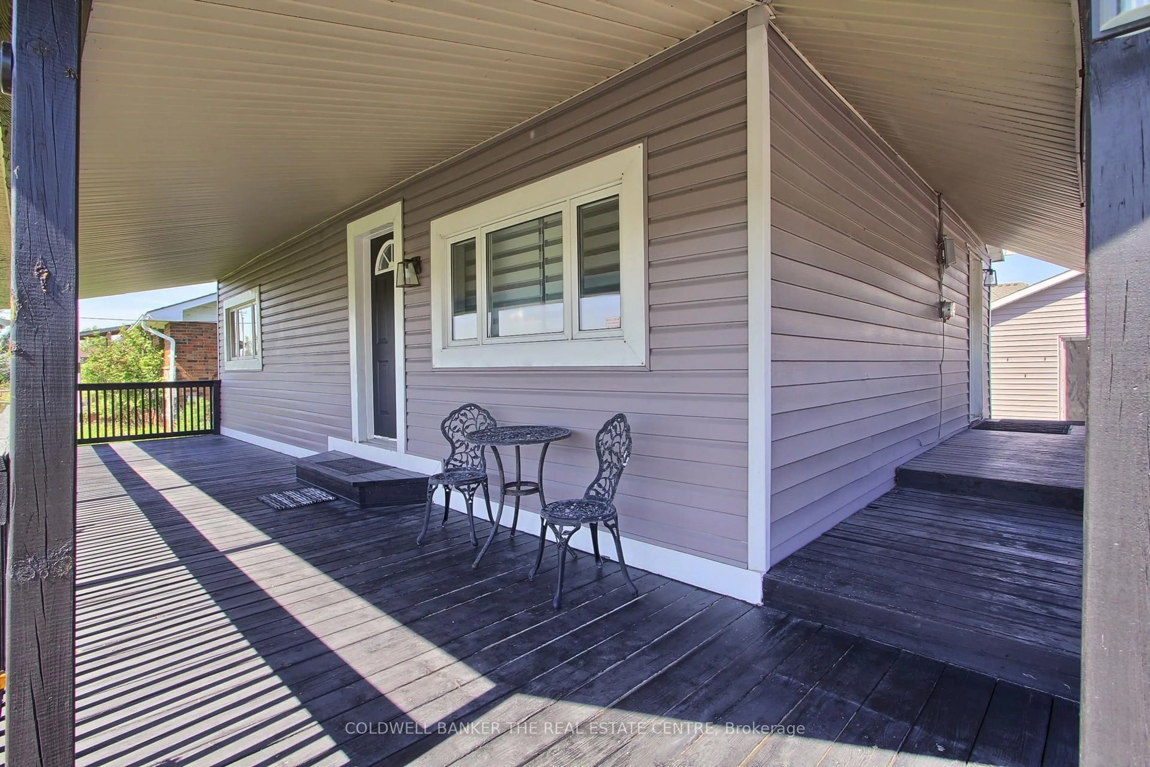Patio, street for 26162 Highway 48 Highway, Georgina Ontario L0E 1R0