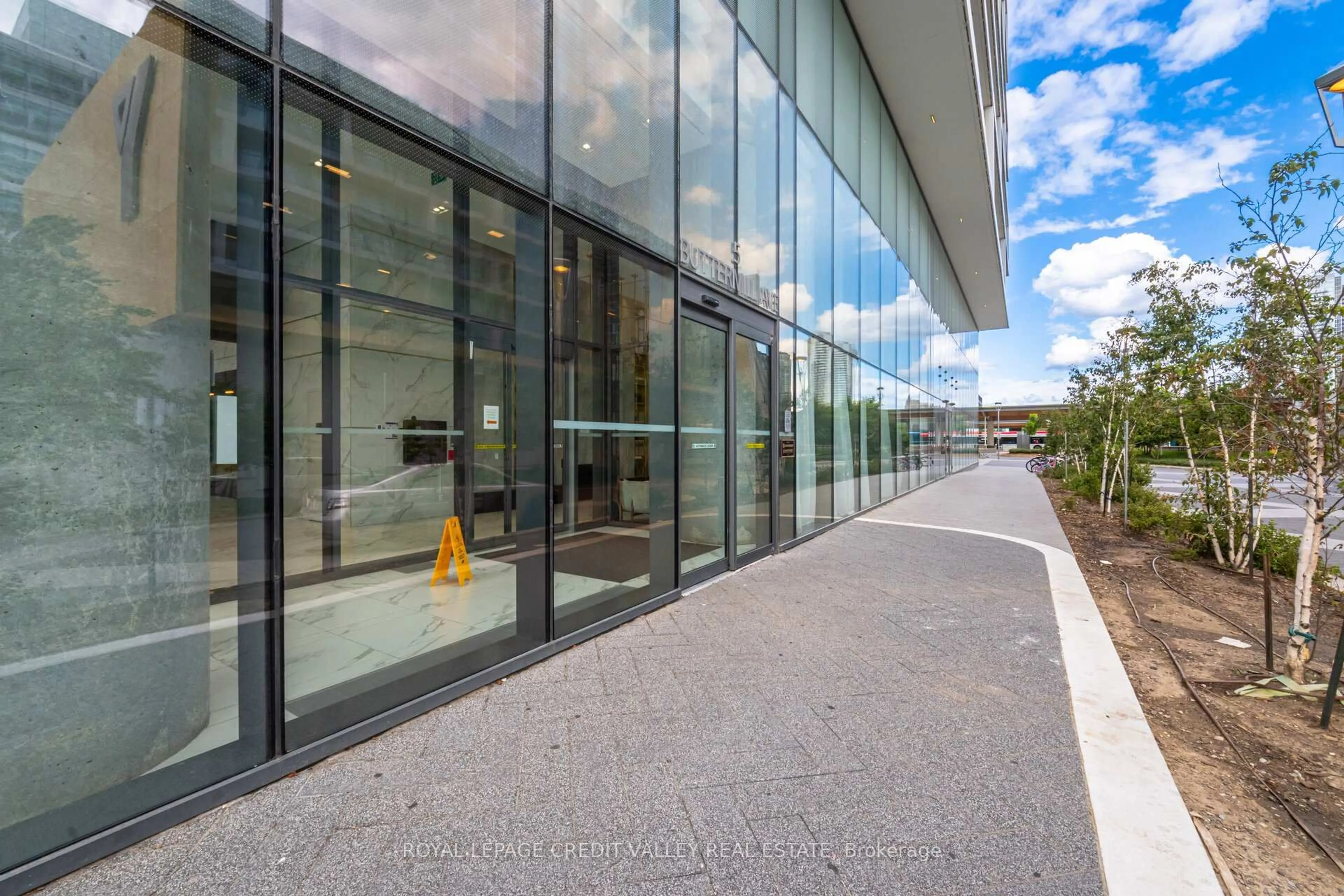 Indoor foyer for 5 Buttermill Ave #1511, Vaughan Ontario L4K 0J5