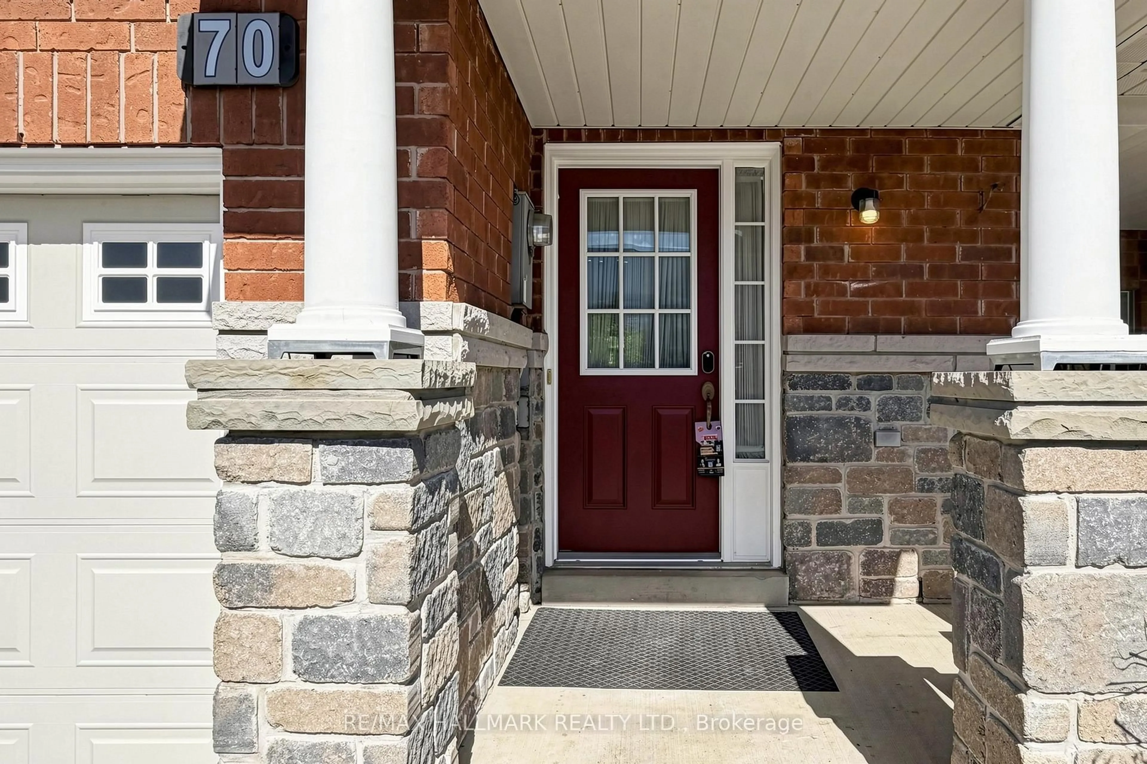 Indoor entryway for 70 Maffey Cres, Richmond Hill Ontario L4S 0A7
