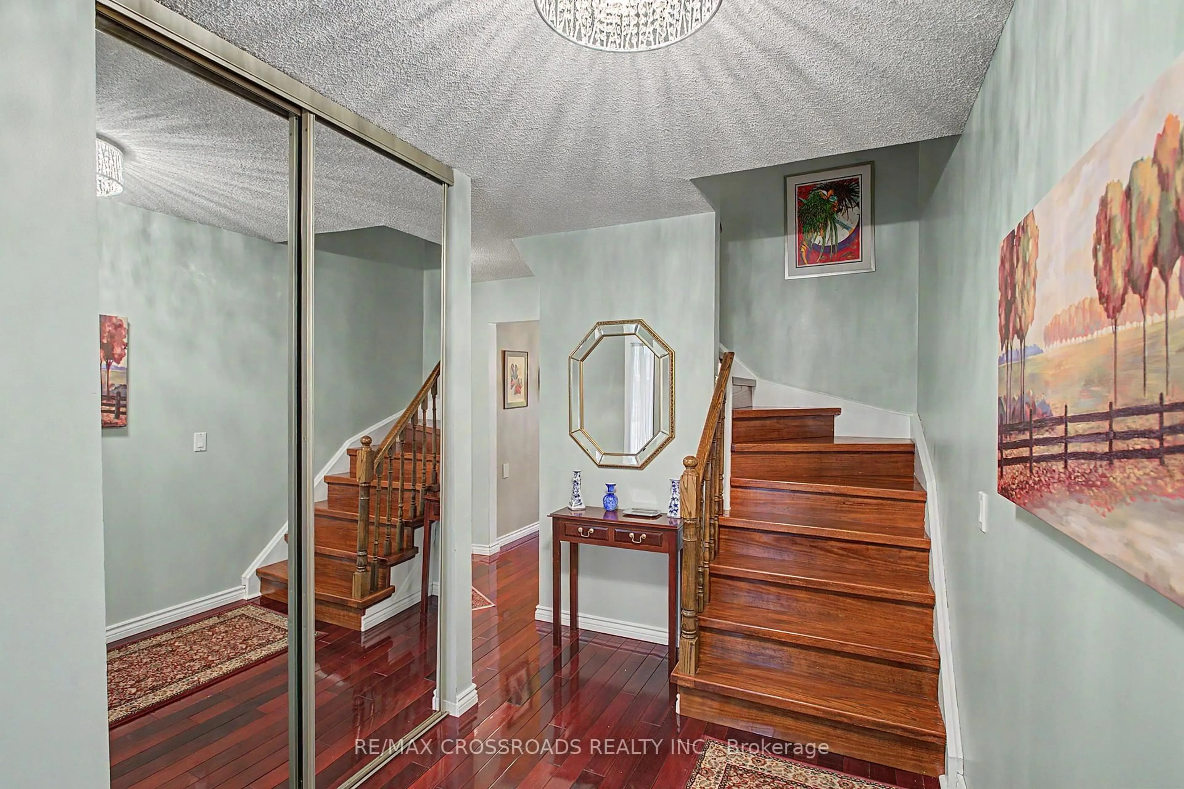 Indoor foyer for 49 Mercer Cres, Markham Ontario L3P 4K2