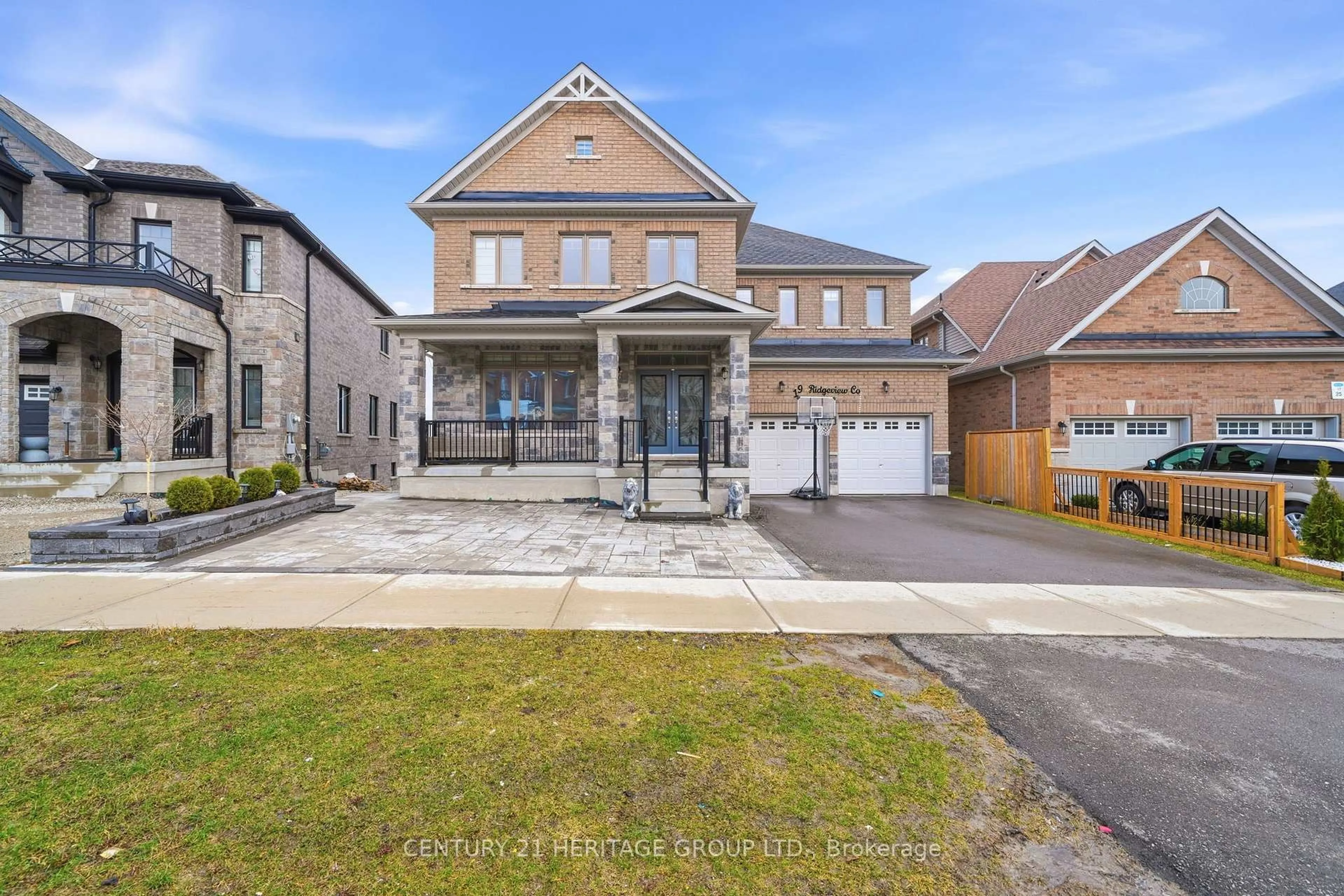 A pic from outside/outdoor area/front of a property/back of a property/a pic from drone, street for 19 Ridgeview Crt, Bradford West Gwillimbury Ontario L3Z 0R9