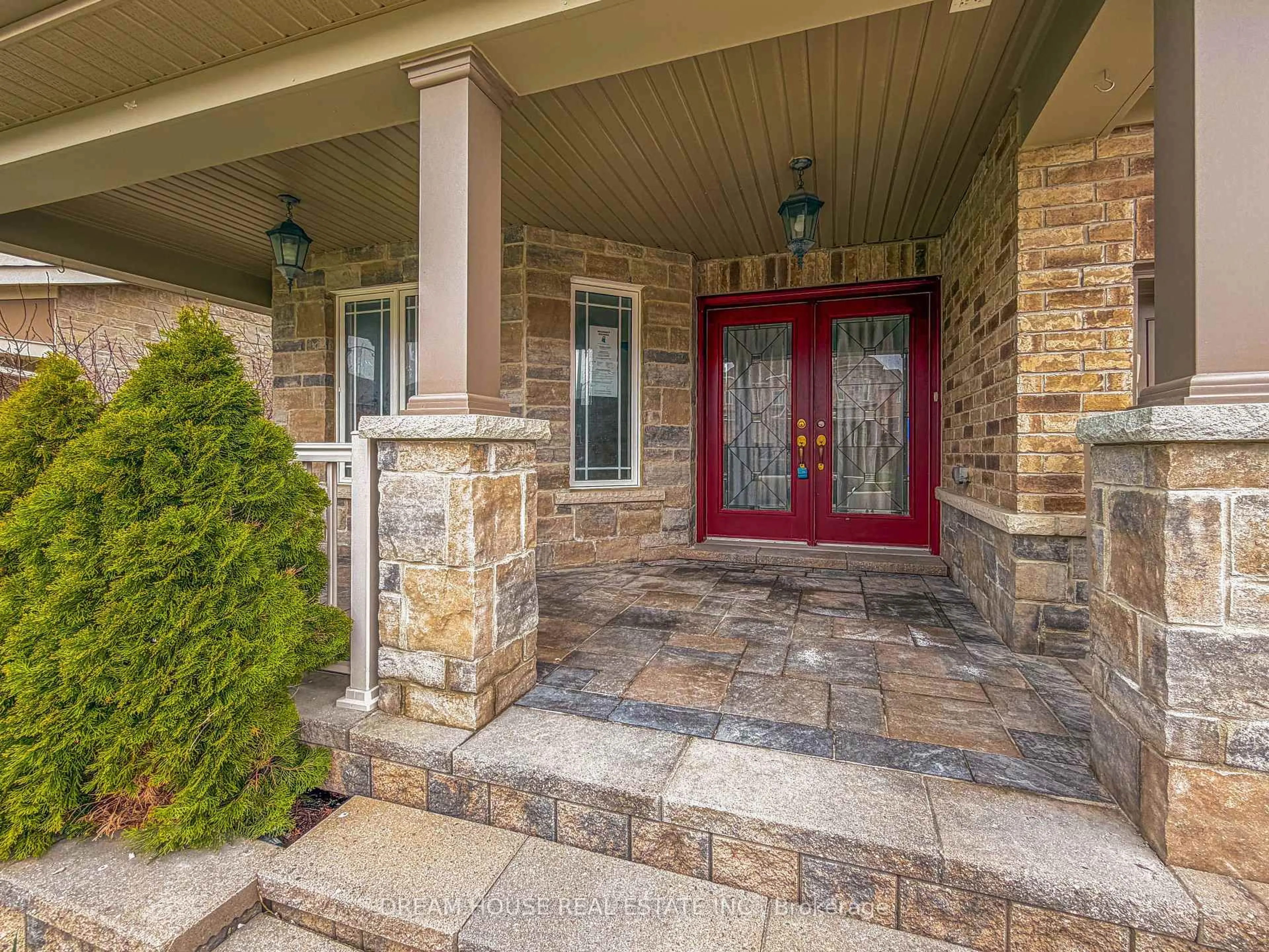 Indoor entryway for 1383 Dallman St, Innisfil Ontario L0L 1W0