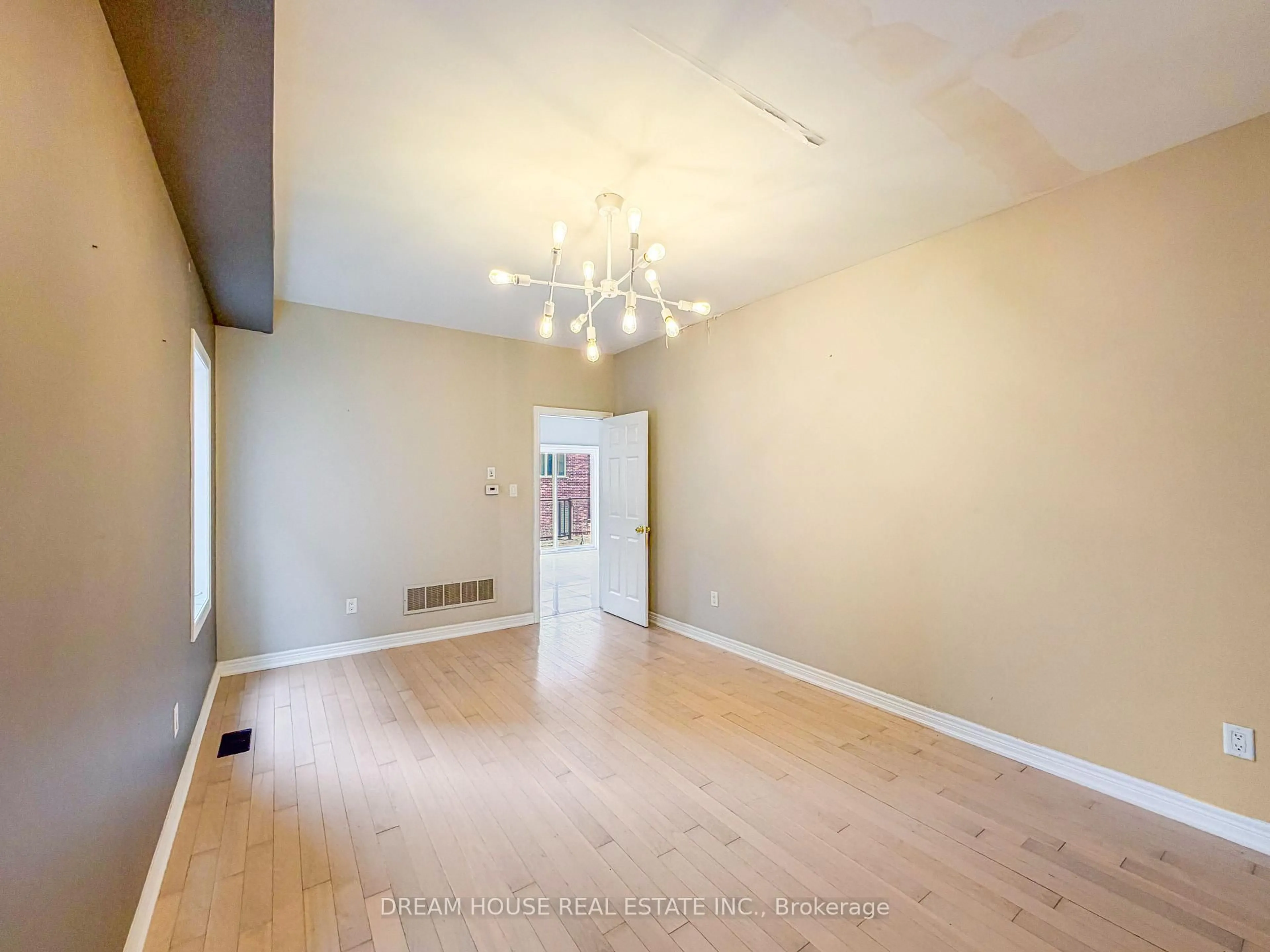 A pic of a room for 1383 Dallman St, Innisfil Ontario L0L 1W0